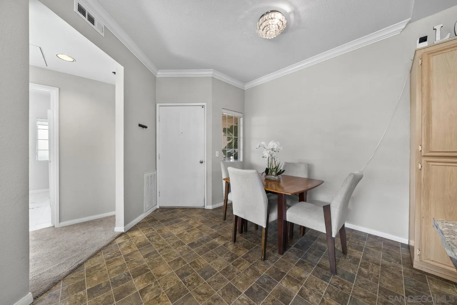 Photo #7: 260018763 Listing: Photo #7
