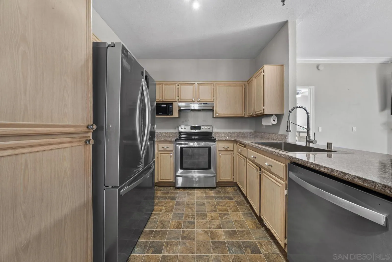 Photo #6: 260018763 Listing: Photo #6