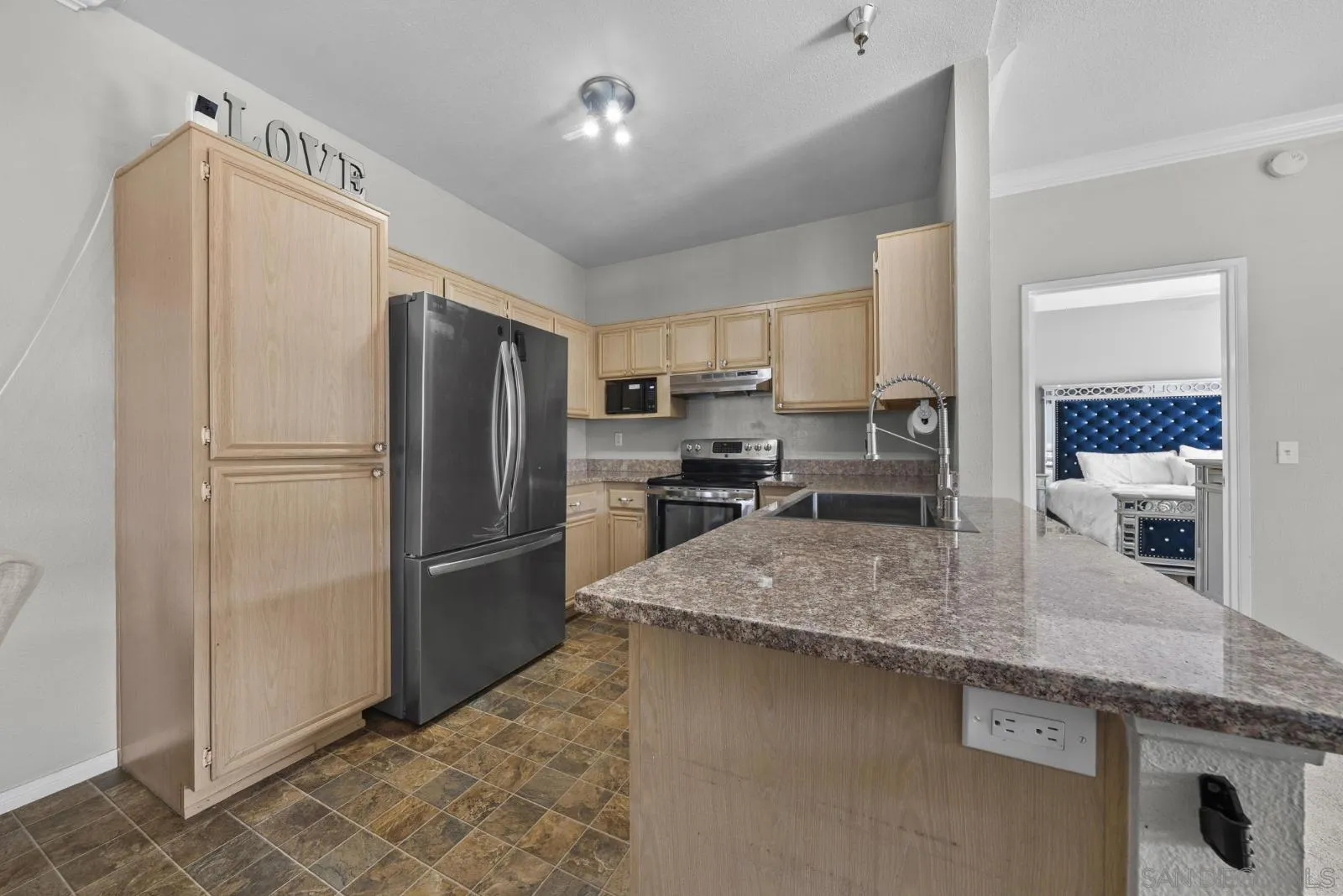 Photo #5: 260018763 Listing: Photo #5