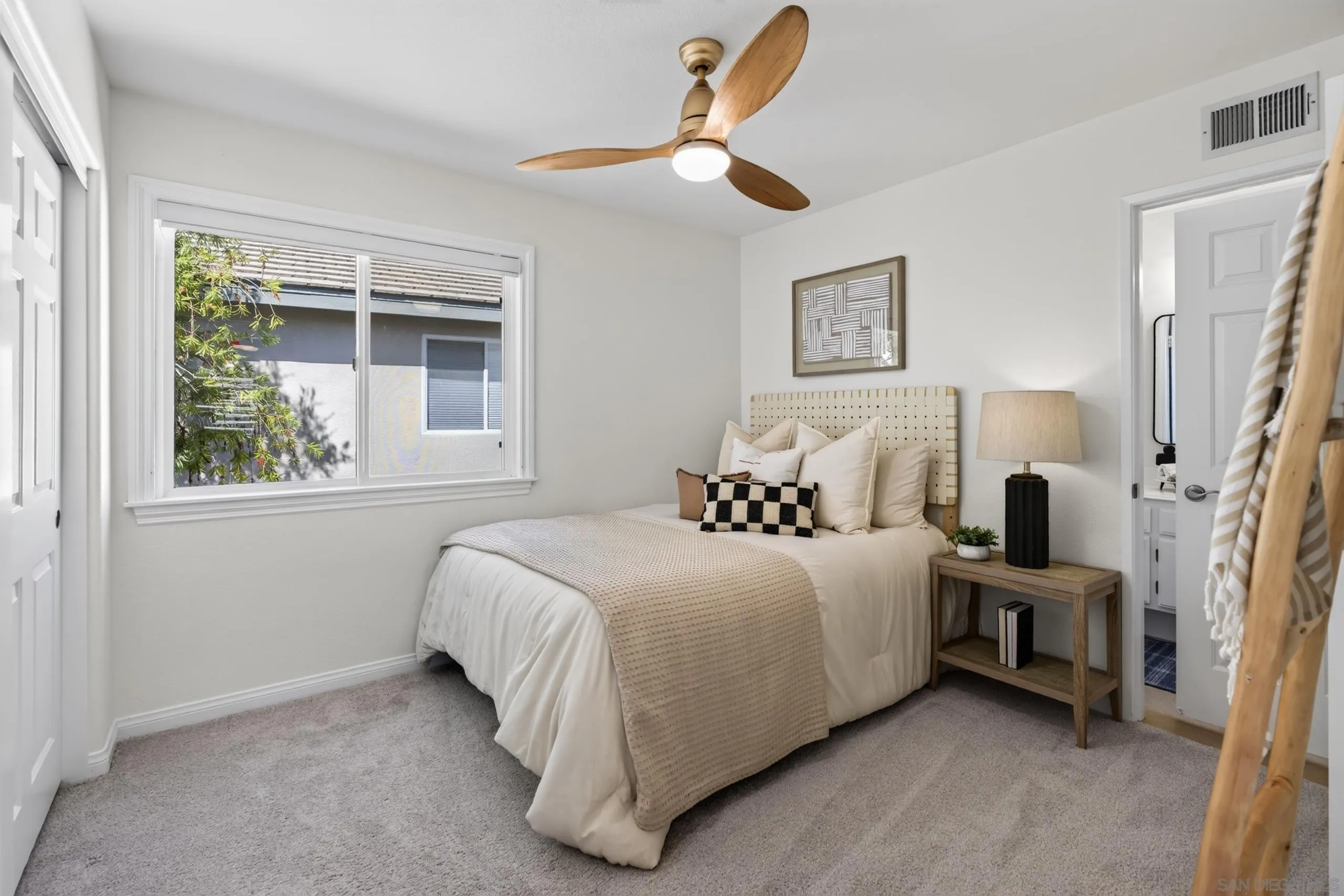 https://cdn.realtyfeed.com/cdn/127/260018767/4f6cb959ba157565853d6da5bb2bd085.webp