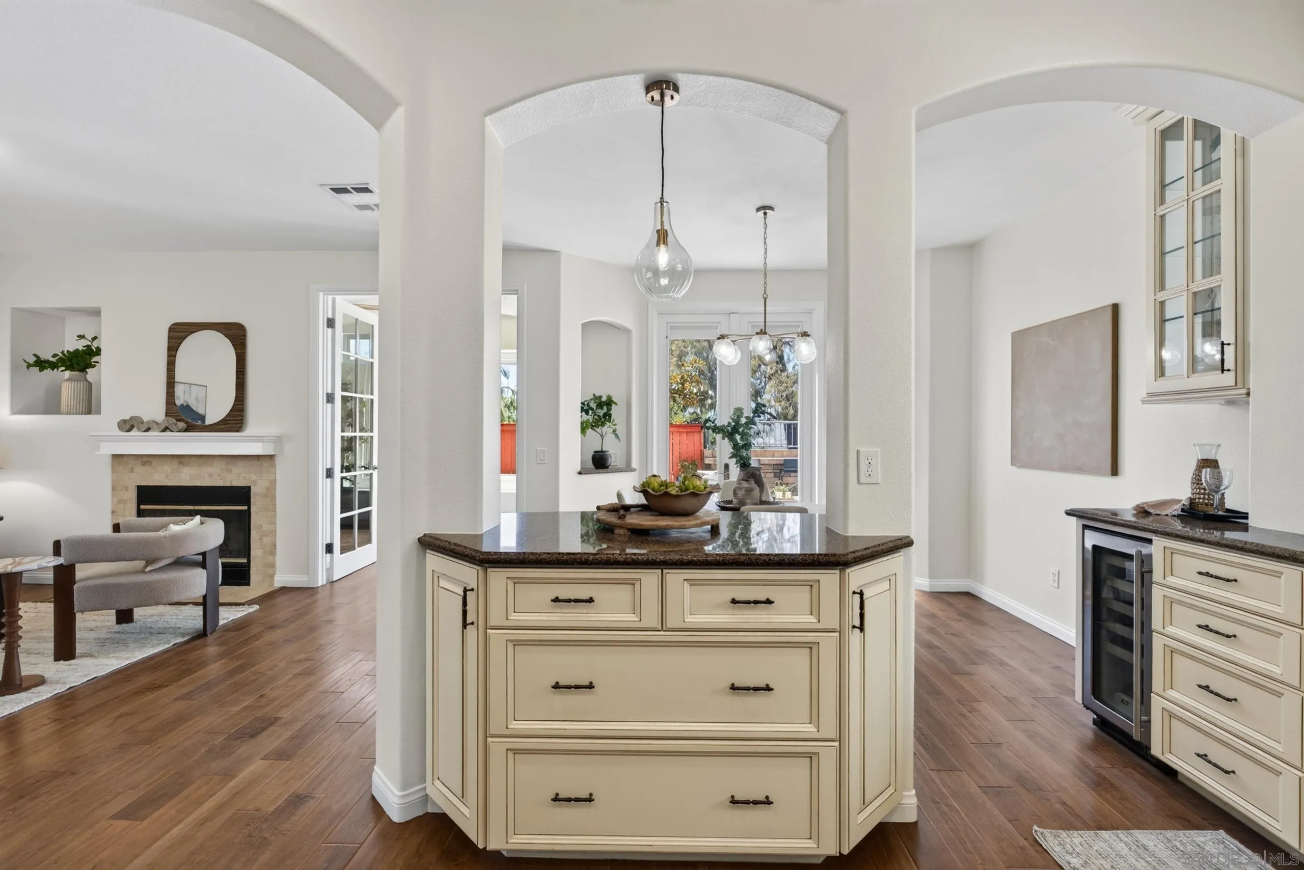 https://cdn.realtyfeed.com/cdn/127/260018767/9e40396c64c2dc9e9d3cda50f42c933d.webp