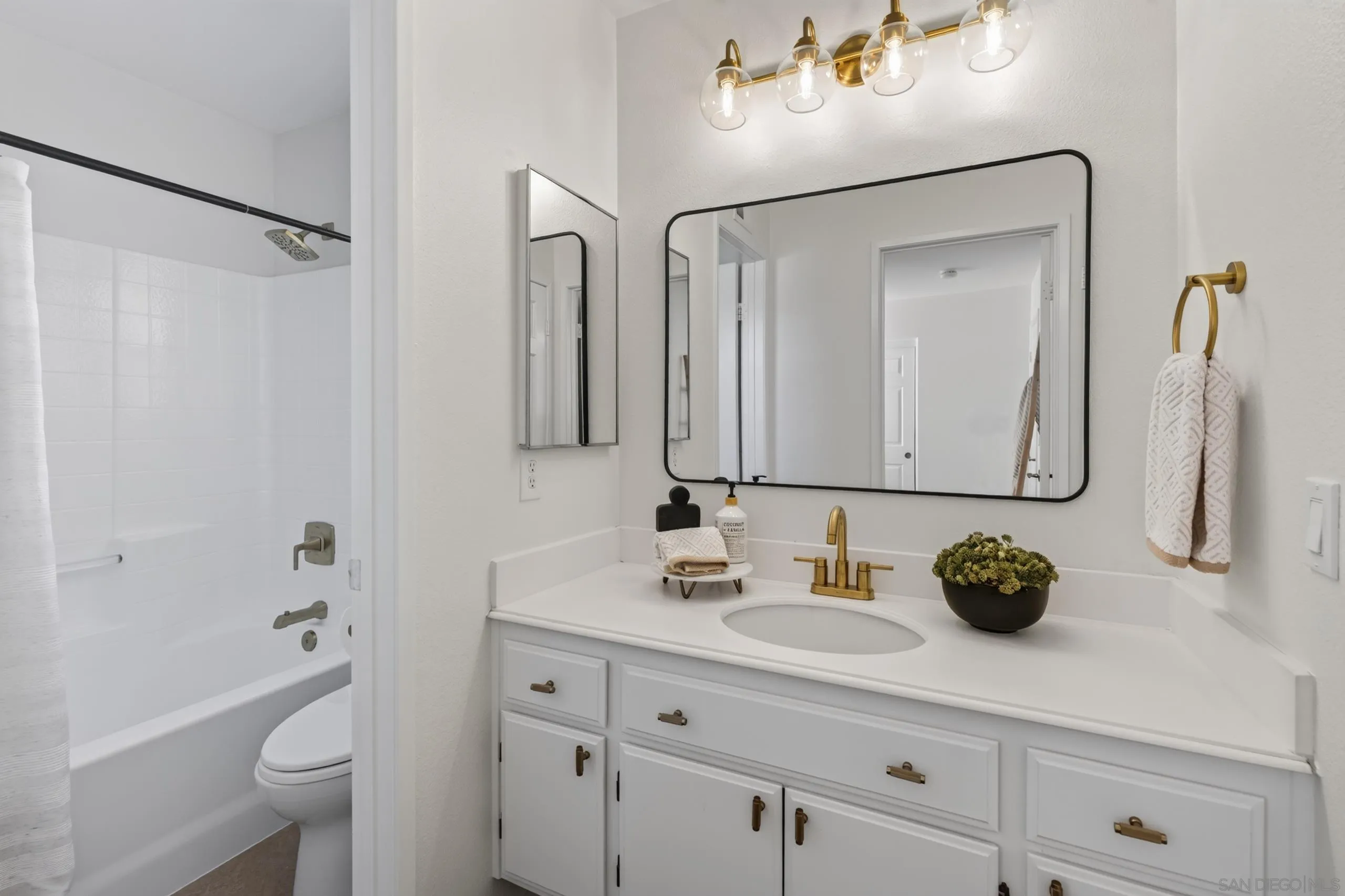 https://cdn.realtyfeed.com/cdn/127/260018767/c136876ce27836f5eee1fca78dd01101.webp