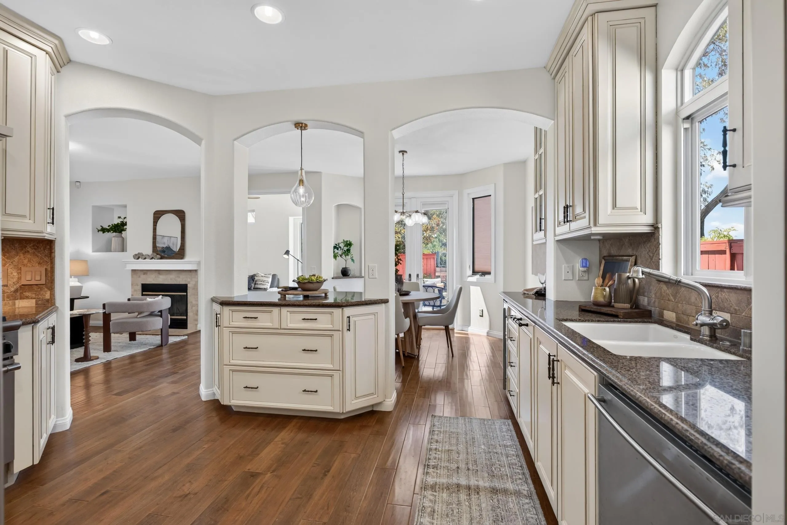 https://cdn.realtyfeed.com/cdn/127/260018767/e8795d98f706899d6d42f87aec4a2192.webp