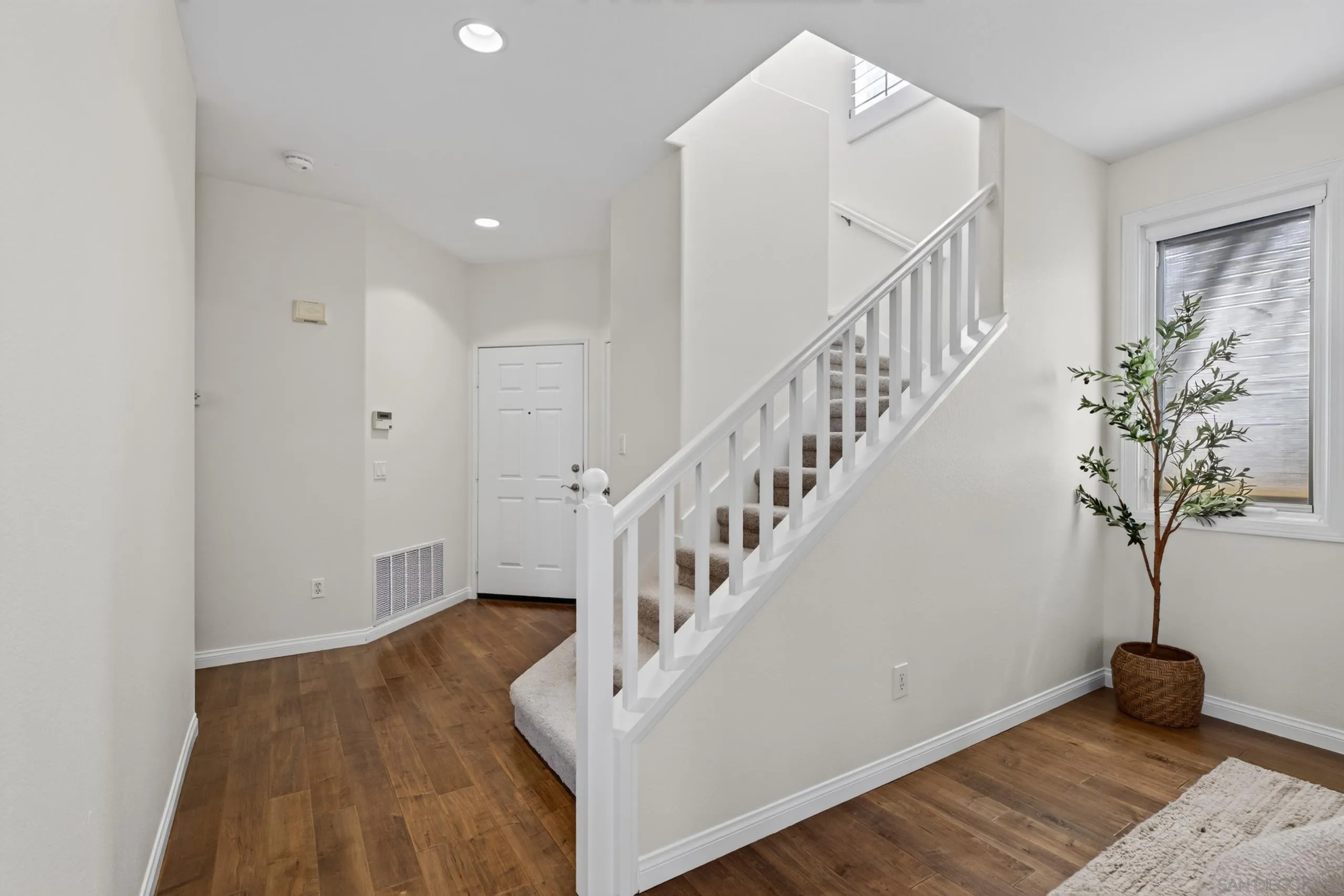 https://cdn.realtyfeed.com/cdn/127/260018767/ee9ba8b9fafb24bfedfe7253120aa2ff.webp