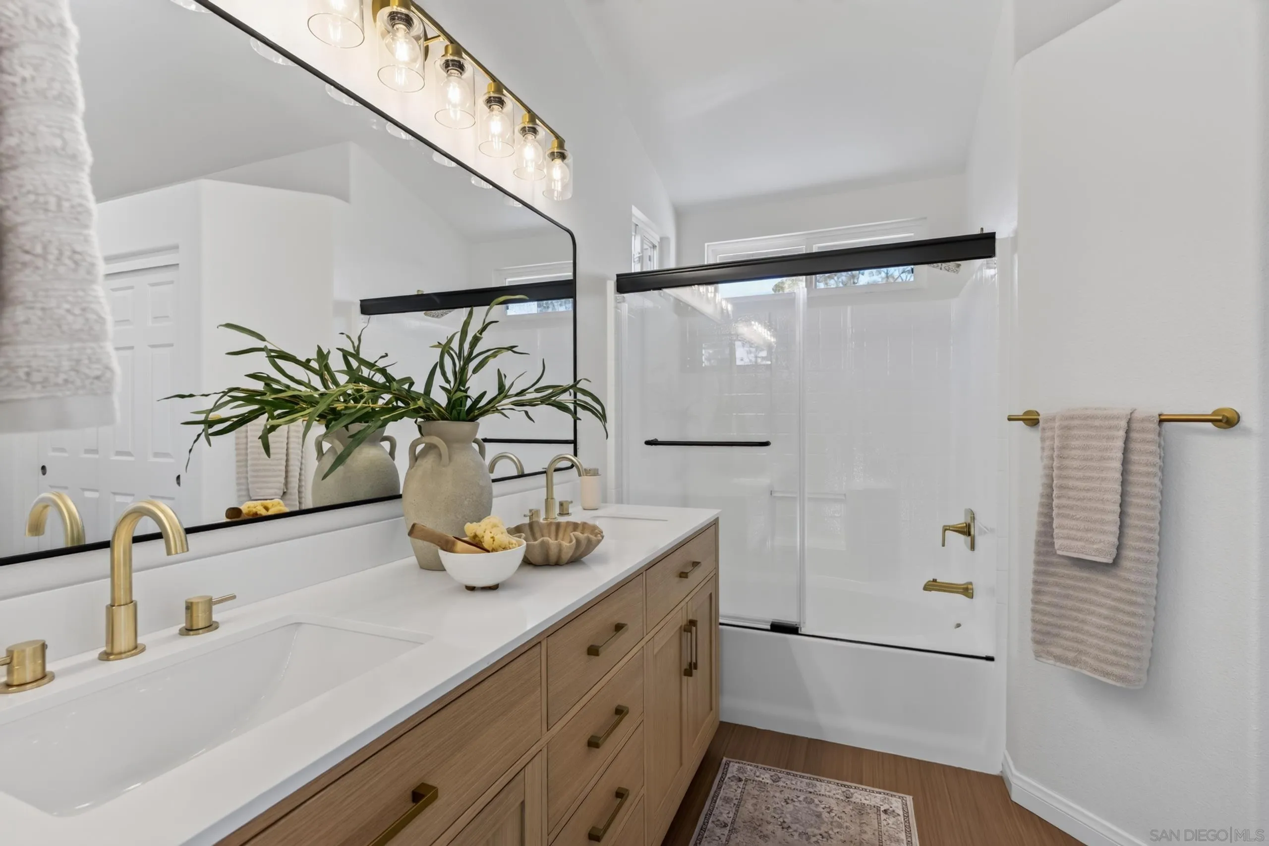 https://cdn.realtyfeed.com/cdn/127/260018767/f7f7c95de90757078bd57d8cb3d3c417.webp