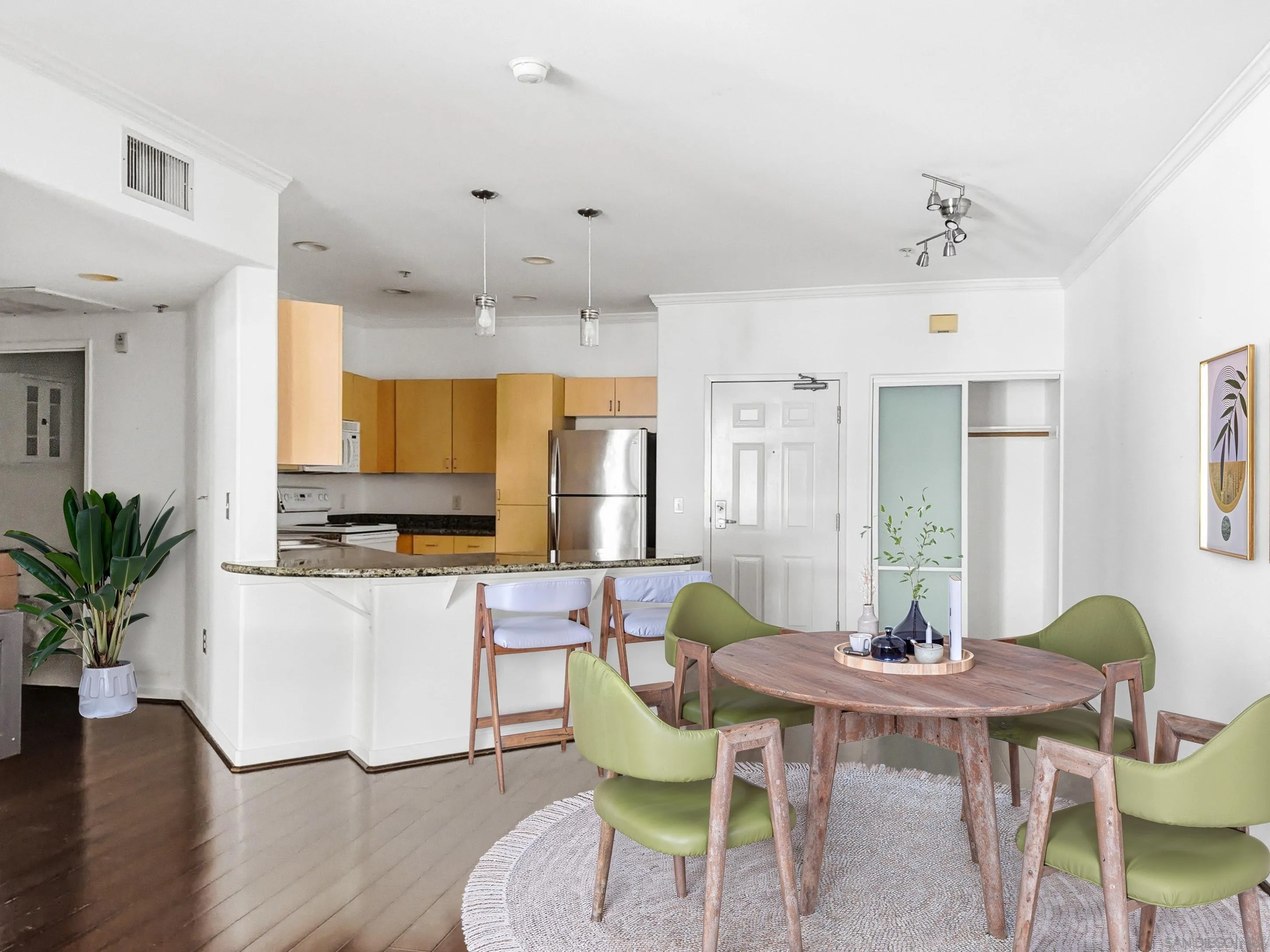 Photo #8: 260018773 Listing: Photo #8