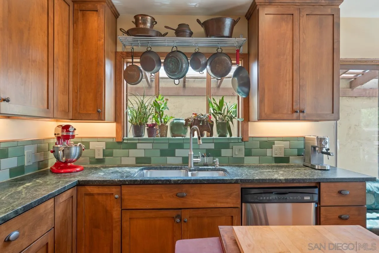 https://cdn.realtyfeed.com/cdn/127/260018774/2094d28c0d169131502beb9c427c233d.webp
