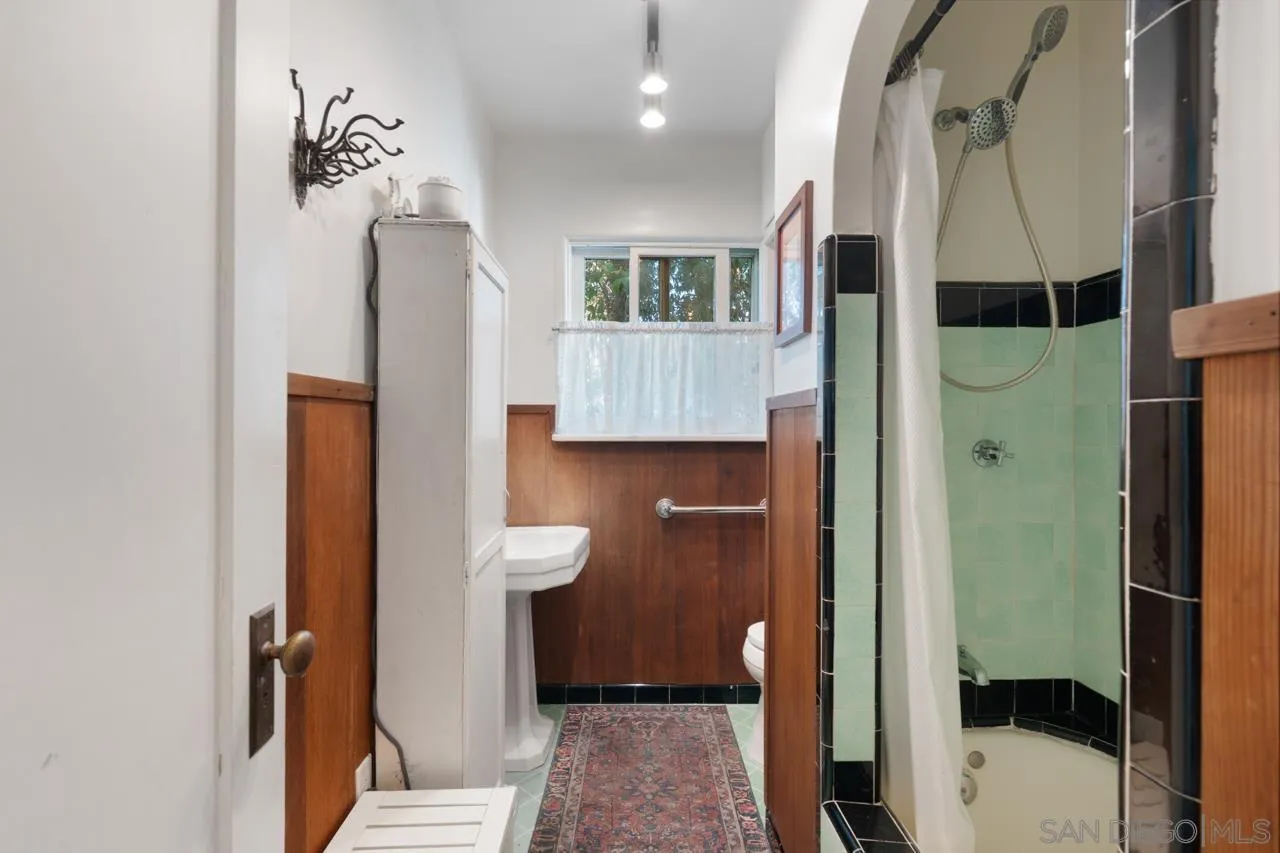 https://cdn.realtyfeed.com/cdn/127/260018774/2ceb60c1112ac3580979af05876413cd.webp