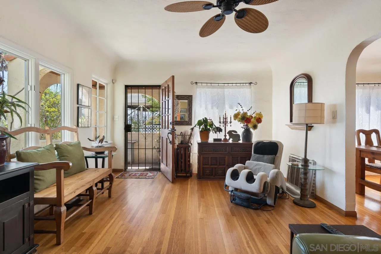 https://cdn.realtyfeed.com/cdn/127/260018774/44b046a004f88efd509068b18306cfe2.webp