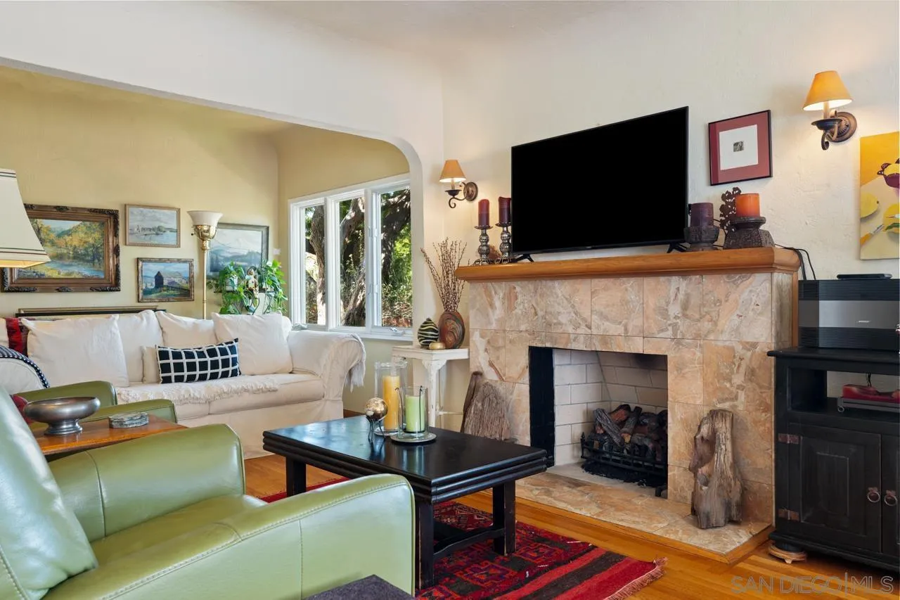 https://cdn.realtyfeed.com/cdn/127/260018774/51f60d2c2ef24d9be949ae2ee0a46c9c.webp