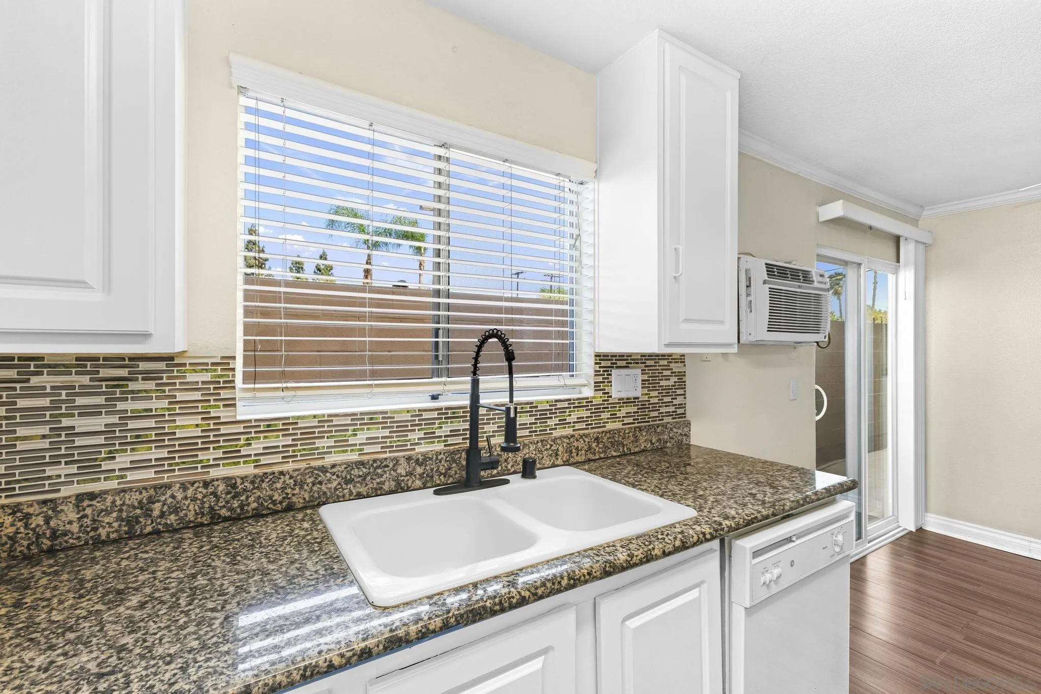 Photo #29: 260018775 Listing: Photo #29