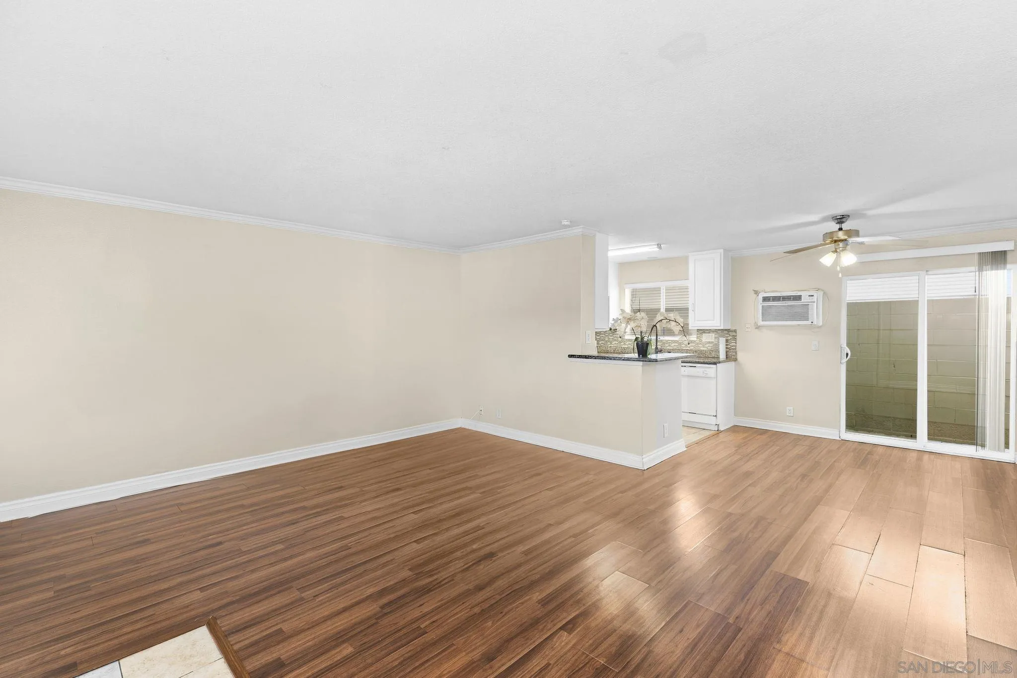 Photo #12: 260018775 Listing: Photo #12
