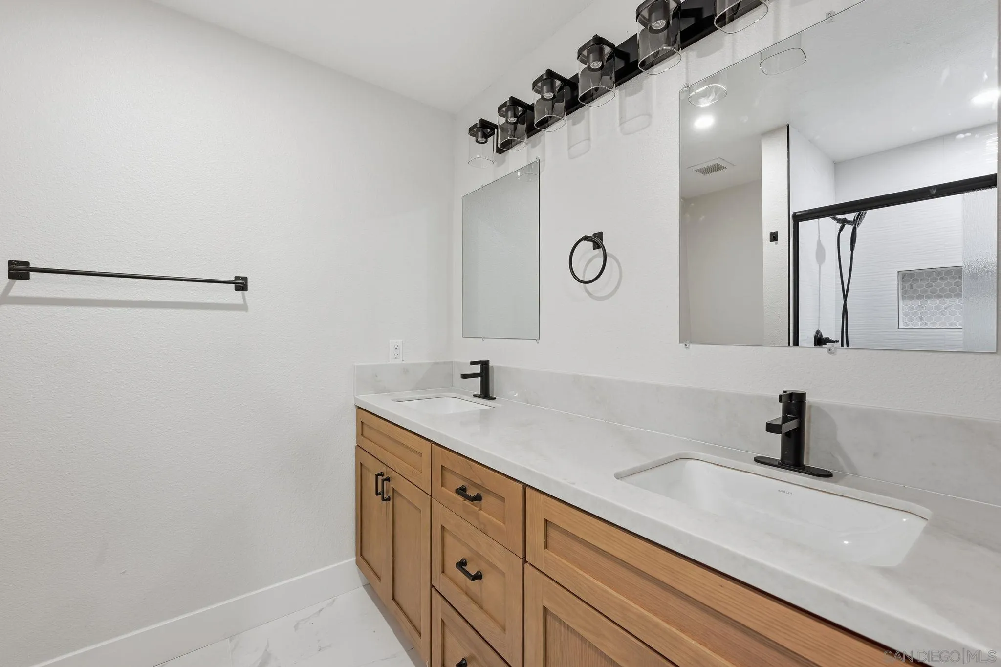 Photo #15: 260018777 Listing: Photo #15
