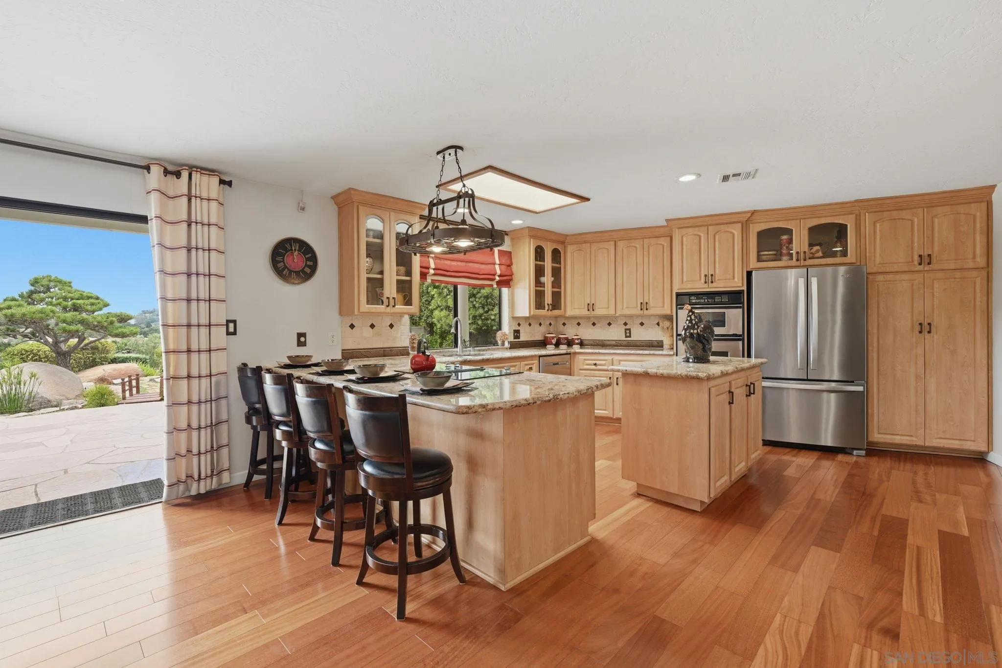 https://cdn.realtyfeed.com/cdn/127/260018779/0c57b5f0328f9a41a78761cd3503ff5f.webp
