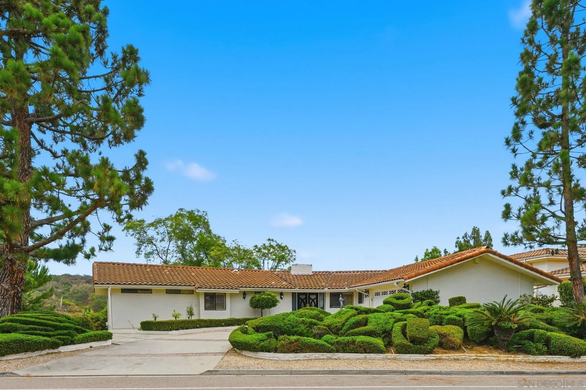 https://cdn.realtyfeed.com/cdn/127/260018779/145b6f97378a1b8f62433b32621bda37.webp
