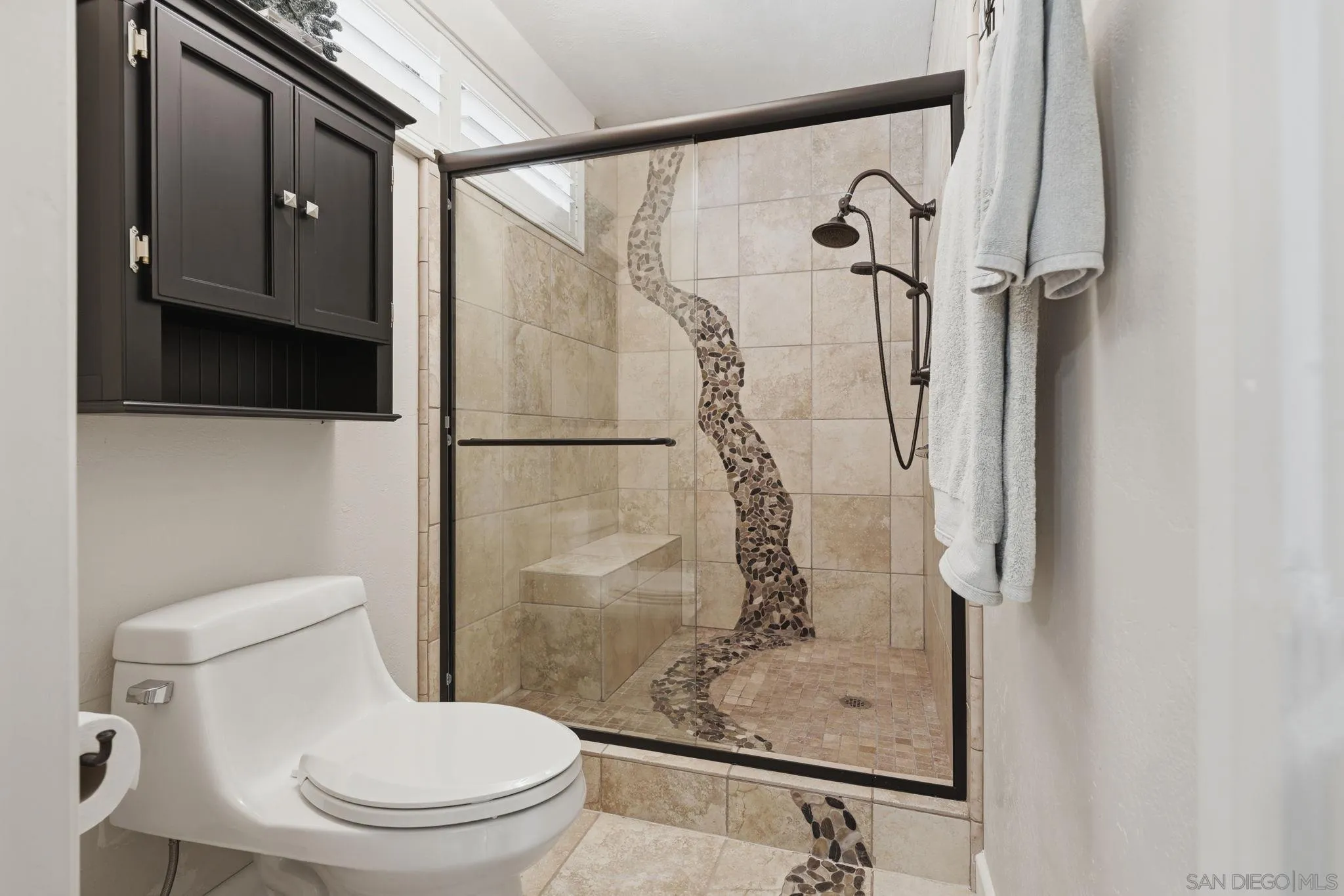 https://cdn.realtyfeed.com/cdn/127/260018779/a2f085a70ea053df553ba28a8efd128b.webp