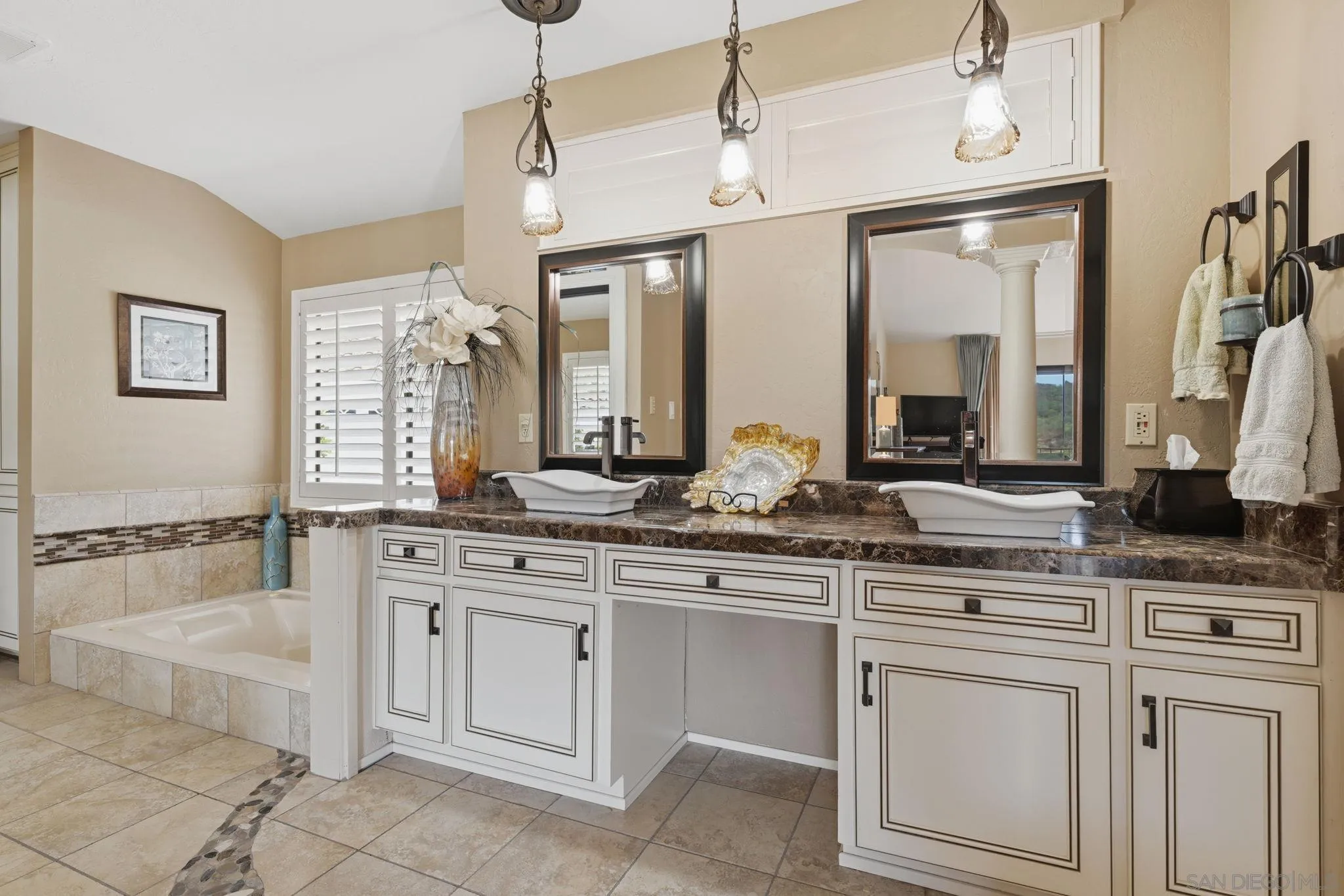 https://cdn.realtyfeed.com/cdn/127/260018779/a3479af6cafb13044037ad5745e5ece8.webp