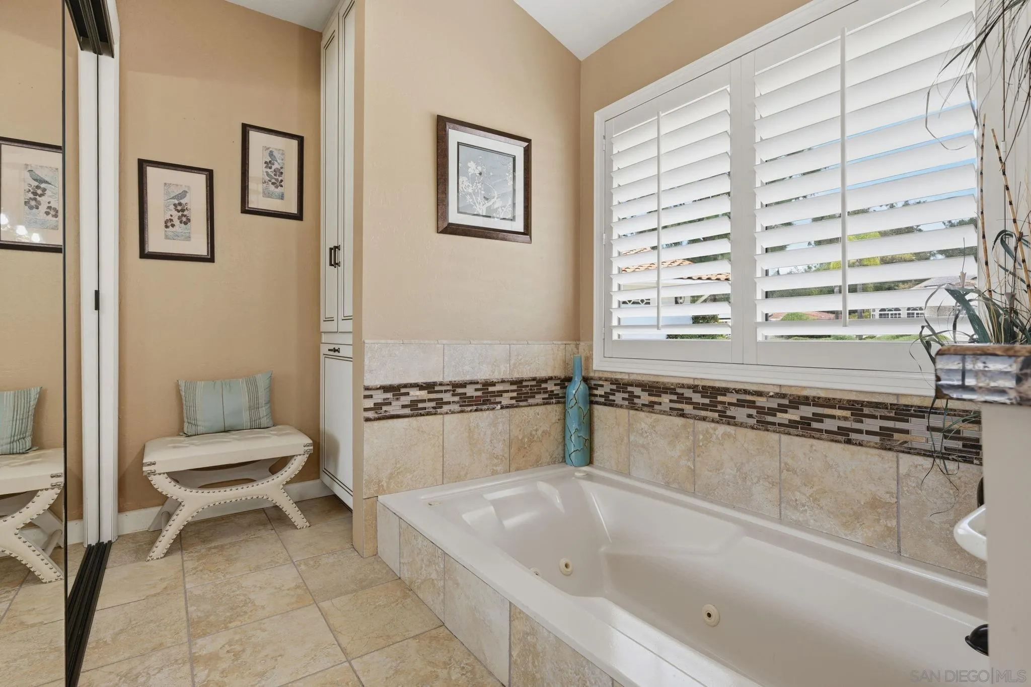 https://cdn.realtyfeed.com/cdn/127/260018779/ae9dd61f60cd4a8790b5ac40f0021bbe.webp