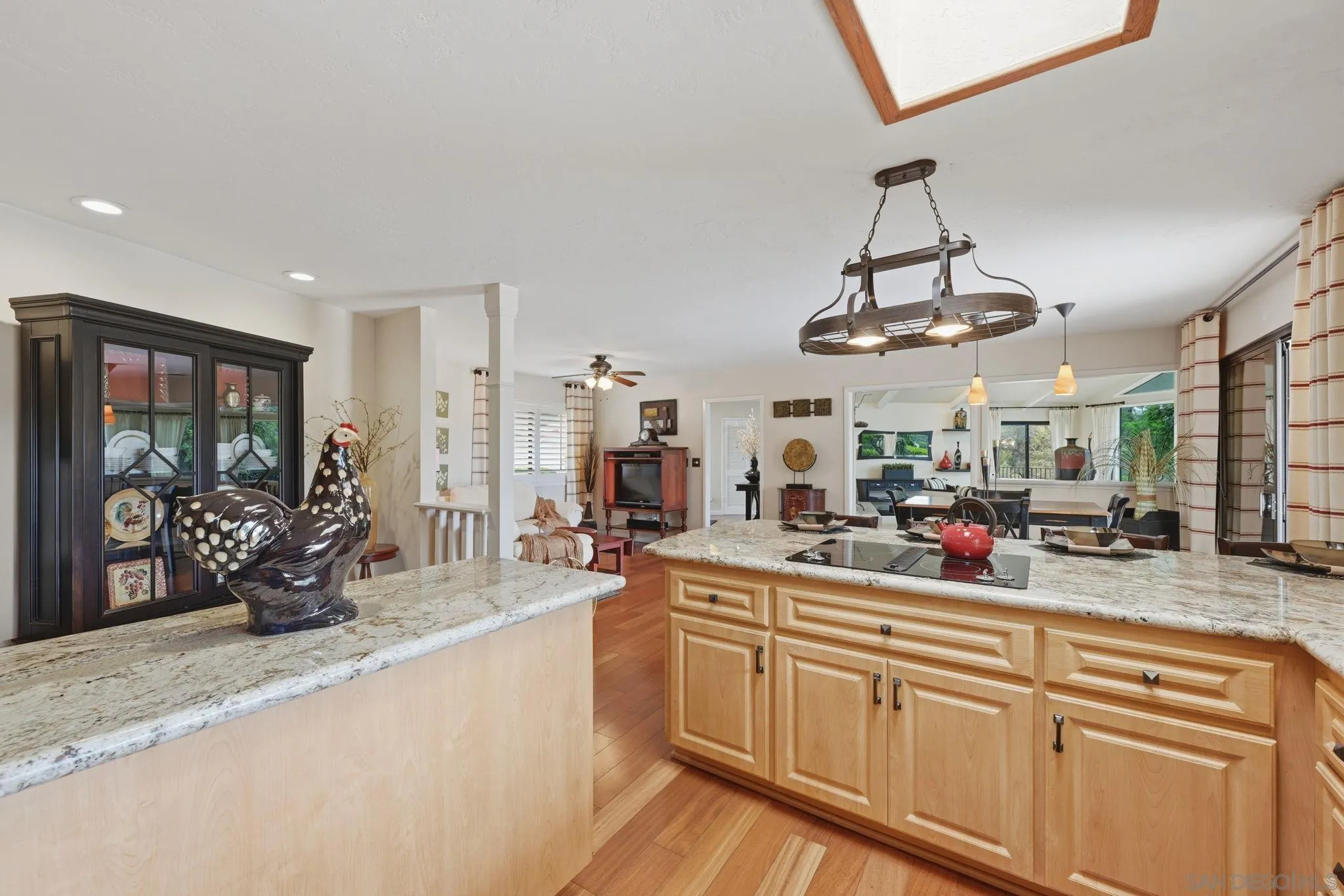 https://cdn.realtyfeed.com/cdn/127/260018779/afd87c6a63115fb5c5c9bb81c3607973.webp