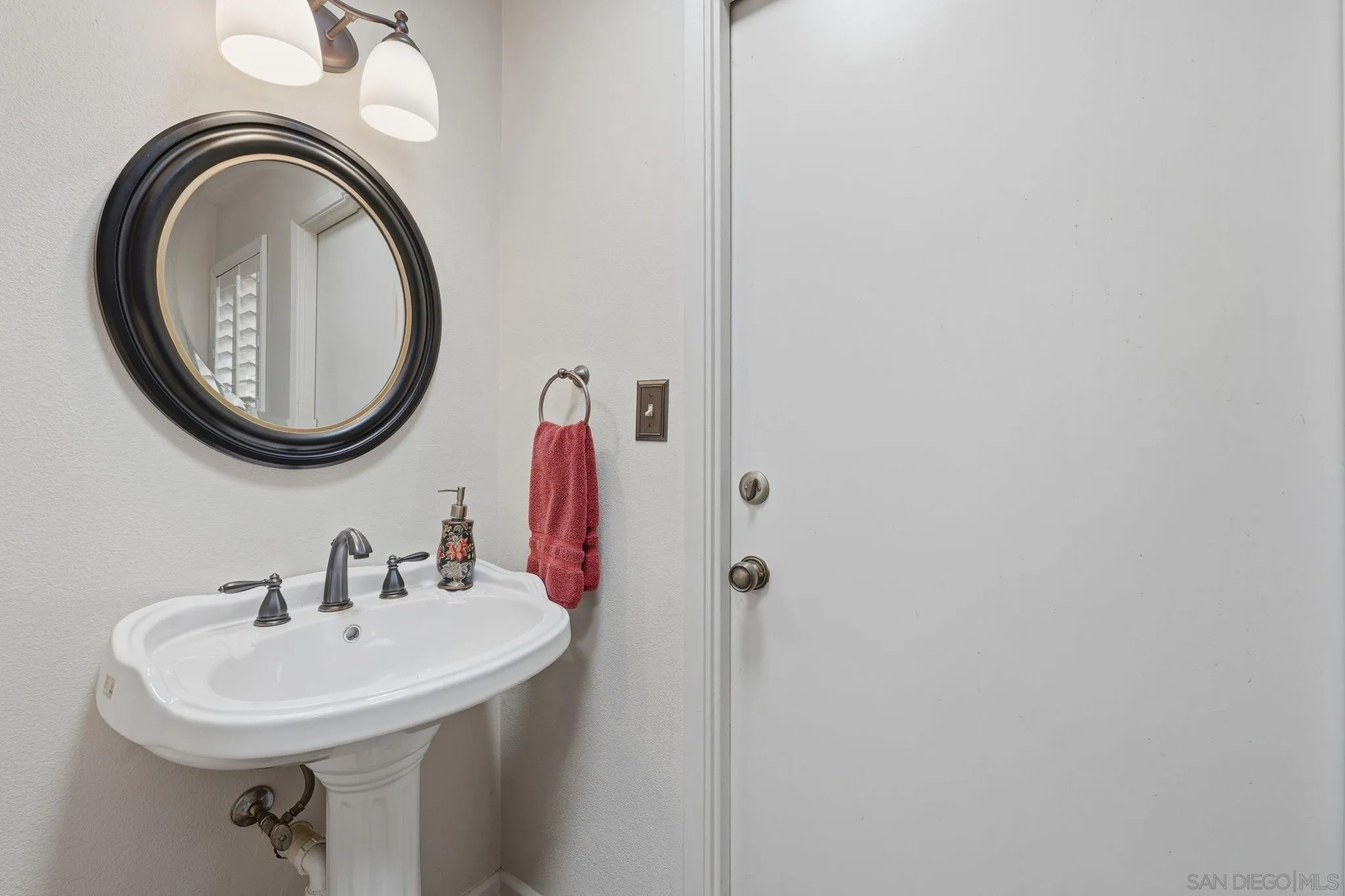 https://cdn.realtyfeed.com/cdn/127/260018779/c27326b14f1c1c3b51f947a66fc2b75d.webp