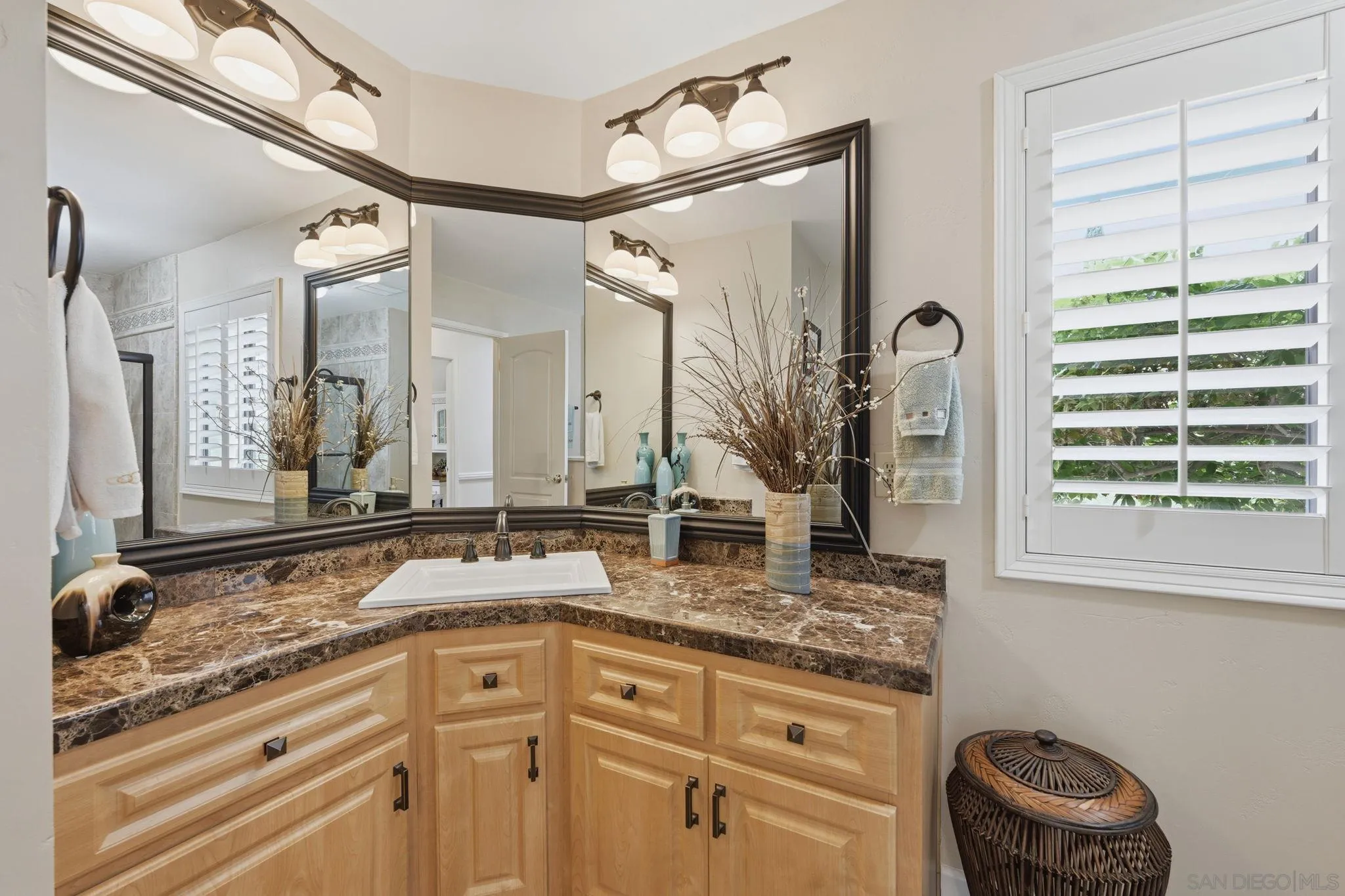 https://cdn.realtyfeed.com/cdn/127/260018779/d0bbf8e02e05295c6255dd31bbddce5b.webp
