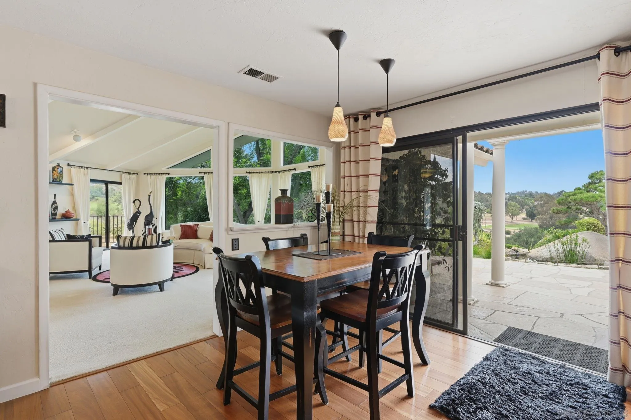 https://cdn.realtyfeed.com/cdn/127/260018779/d8981db4db5f918d2b538c8faf4bdf86.webp
