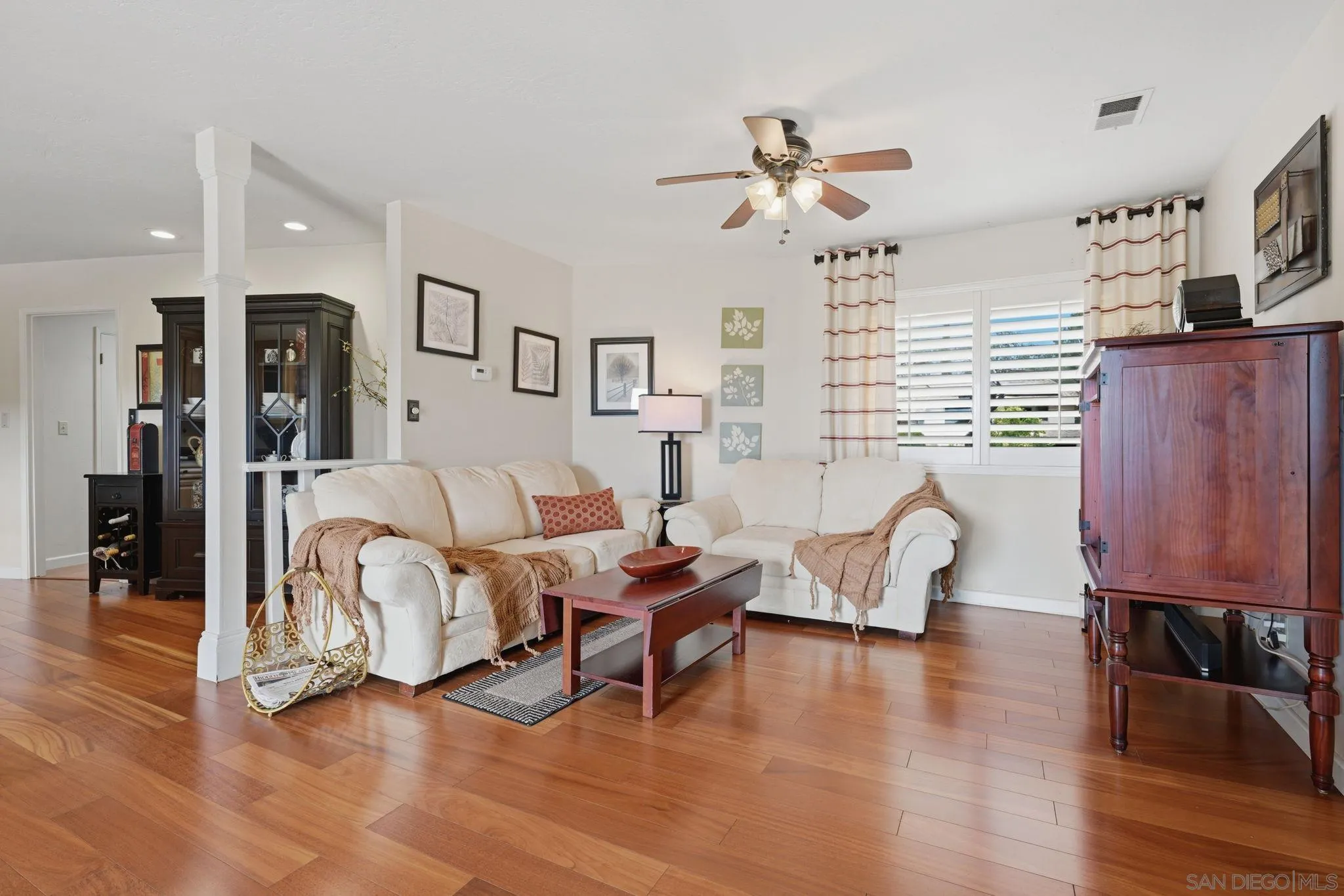 https://cdn.realtyfeed.com/cdn/127/260018779/df4633acb0738a4803fba6381500c0a8.webp