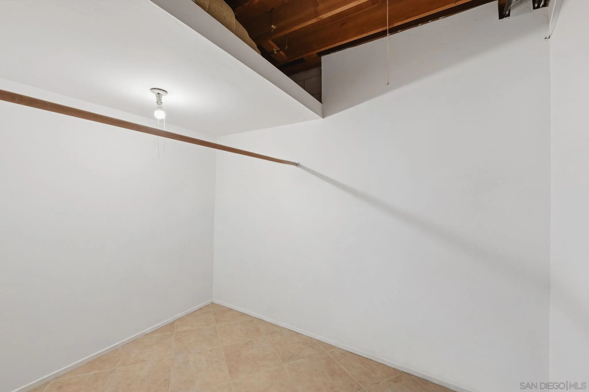 https://cdn.realtyfeed.com/cdn/127/260018779/e782f2a7f9dcc68798606e83cc91f843.webp