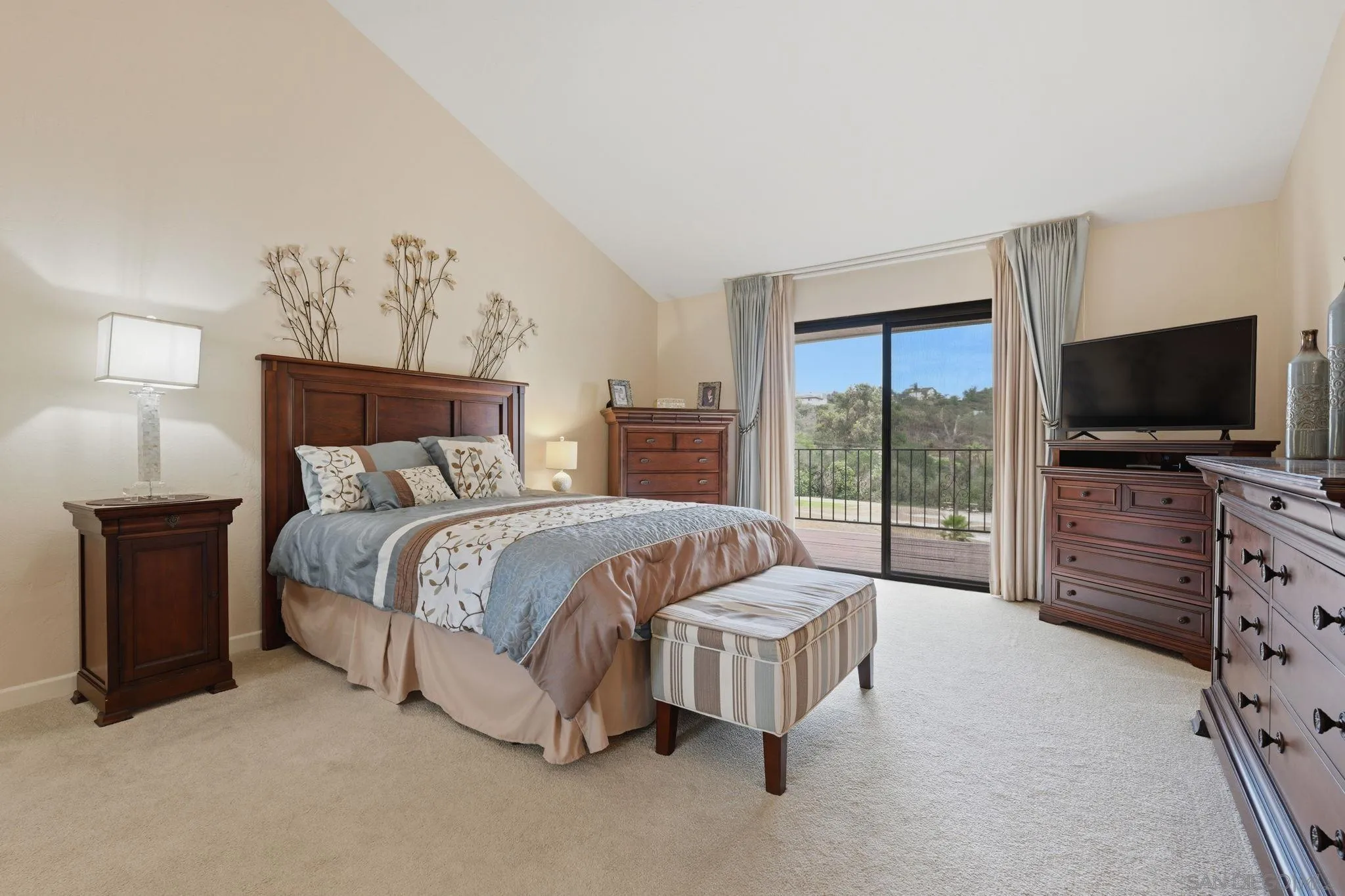 https://cdn.realtyfeed.com/cdn/127/260018779/f4215f8512f2d1f063dfd7389ebc9651.webp