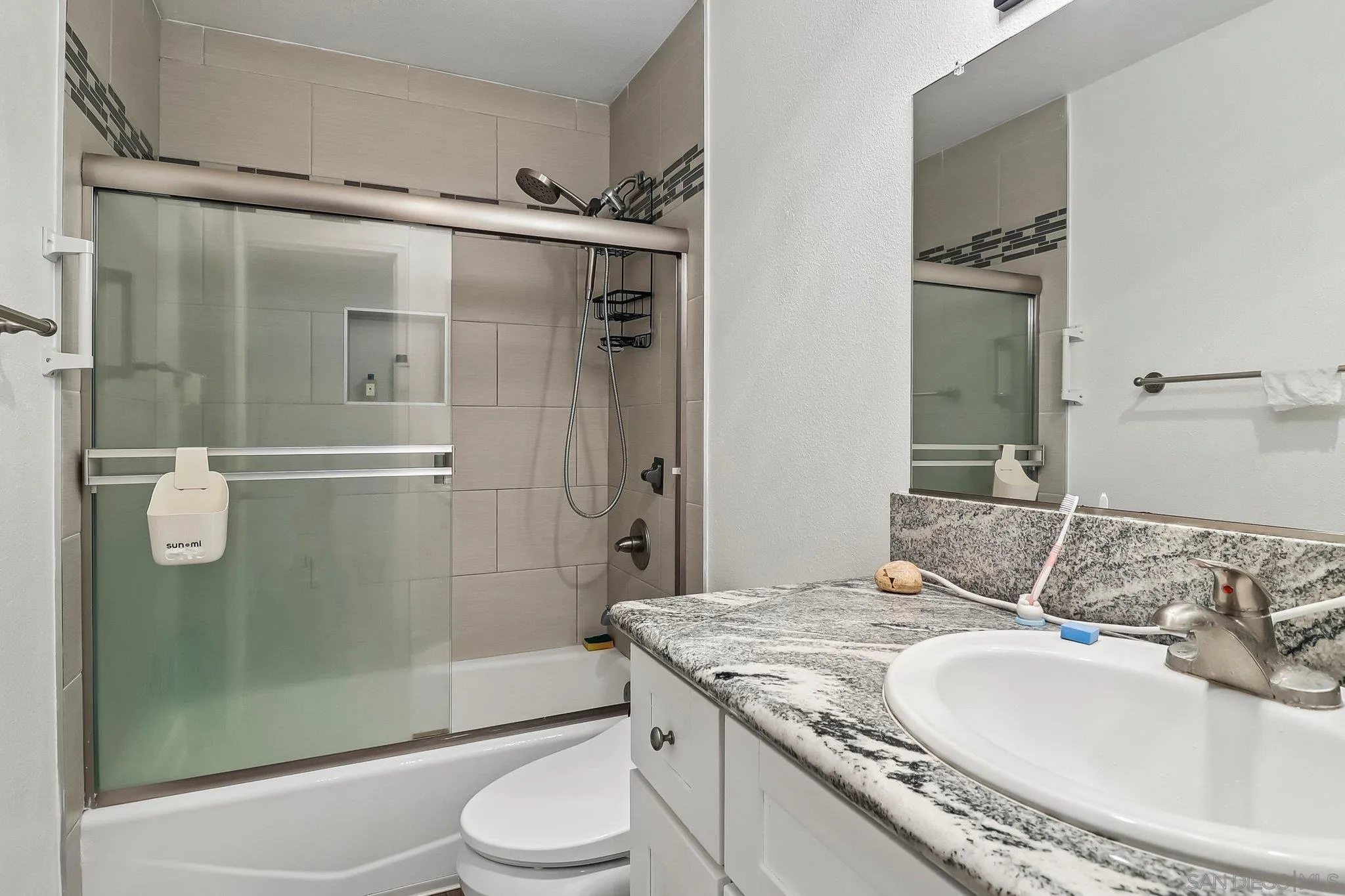 Photo #8: 260018780 Listing: Photo #8