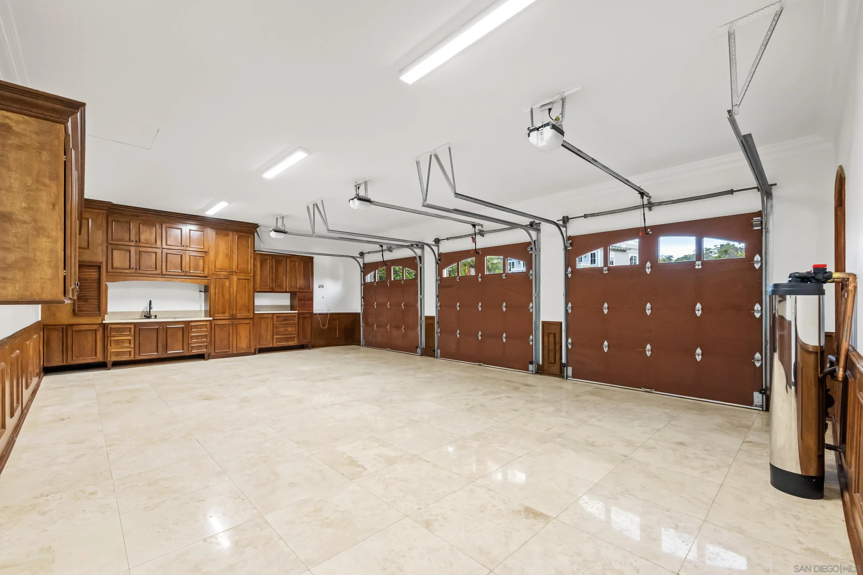 https://cdn.realtyfeed.com/cdn/127/260018788/4b56bd4a466705083959a7489e459c11.webp