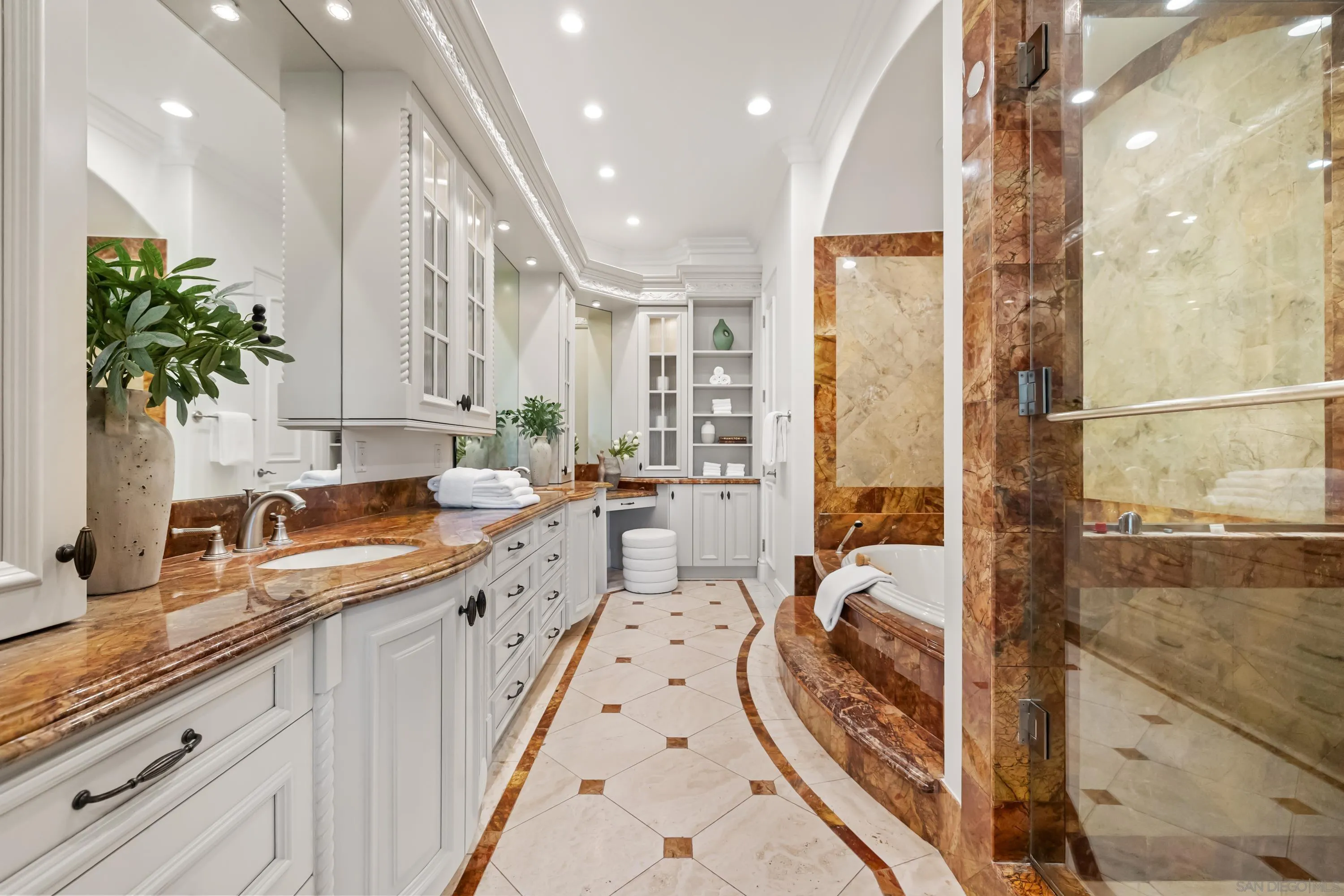 https://cdn.realtyfeed.com/cdn/127/260018788/67717f268d46967d50a8c1b3fc38cb1a.webp
