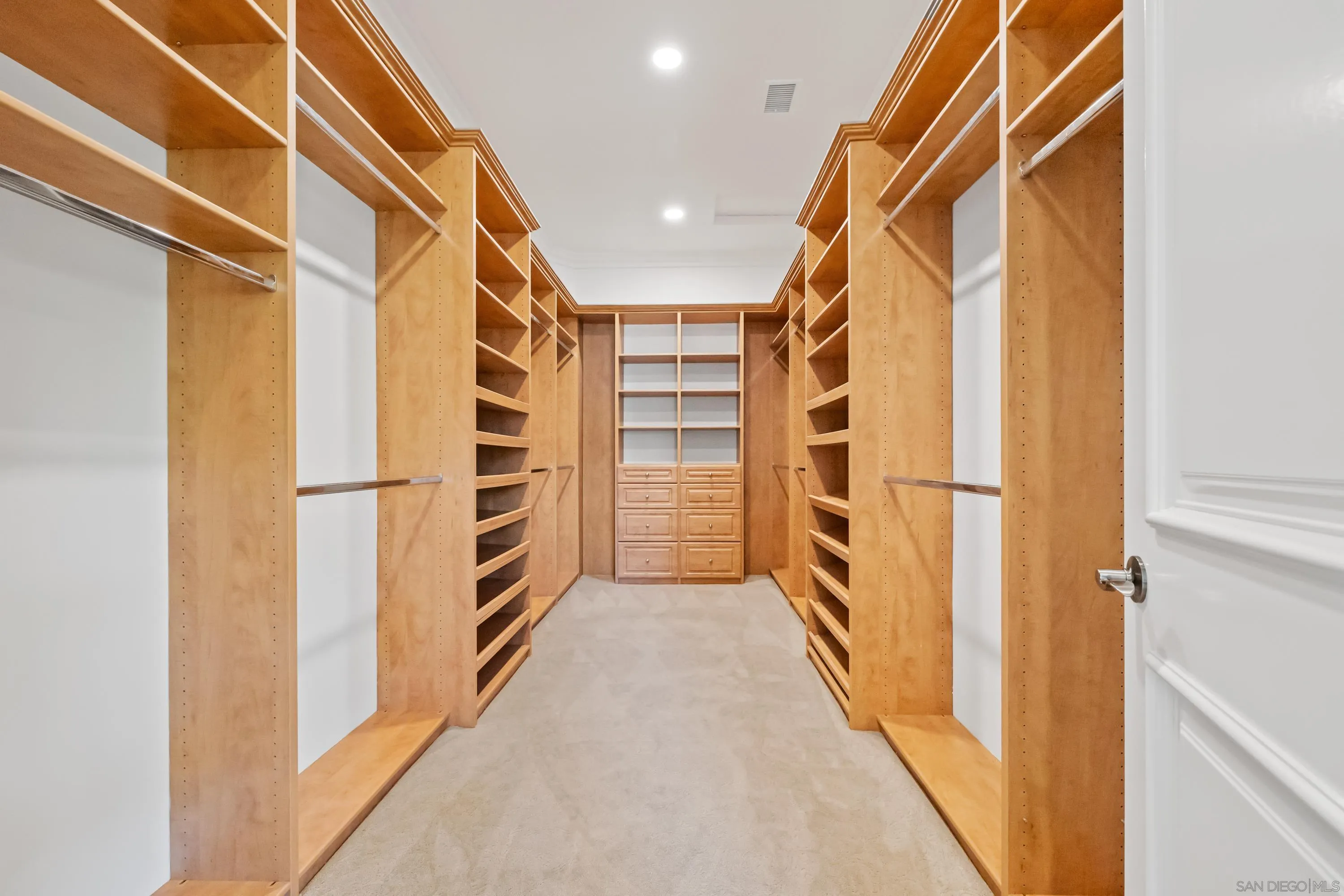 https://cdn.realtyfeed.com/cdn/127/260018788/7d68ff51190ff8599d281f1c2888a9b2.webp