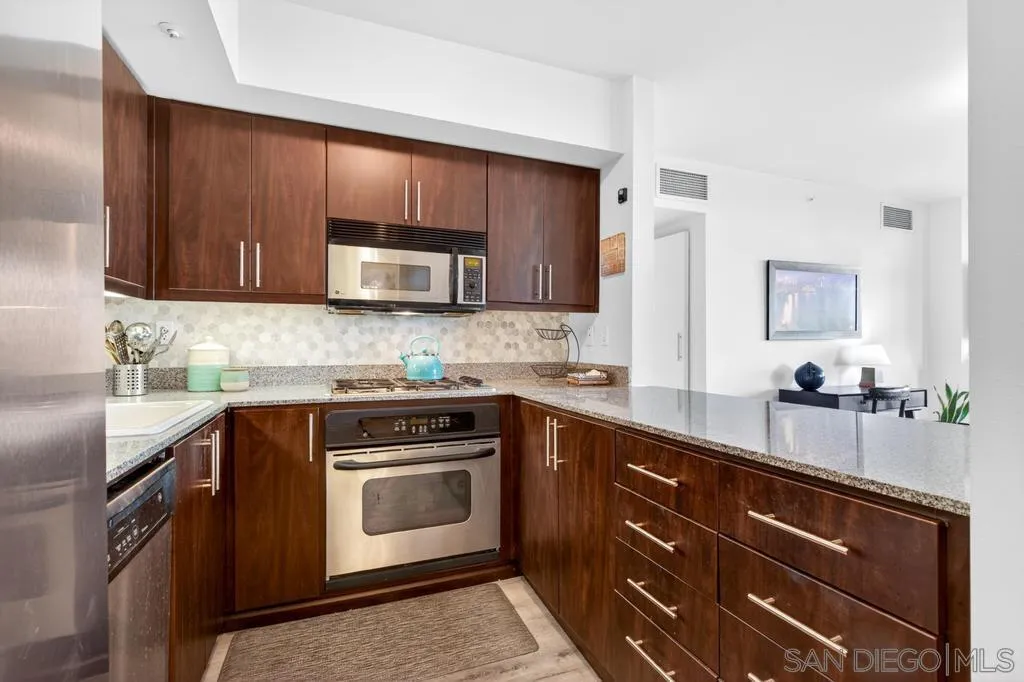 Photo #17: 260018804 Listing: Photo #17