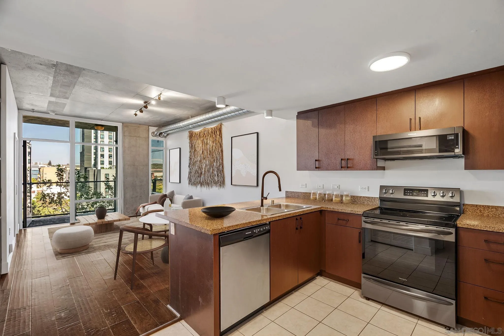 Photo #6: 260018812 Listing: Photo #6