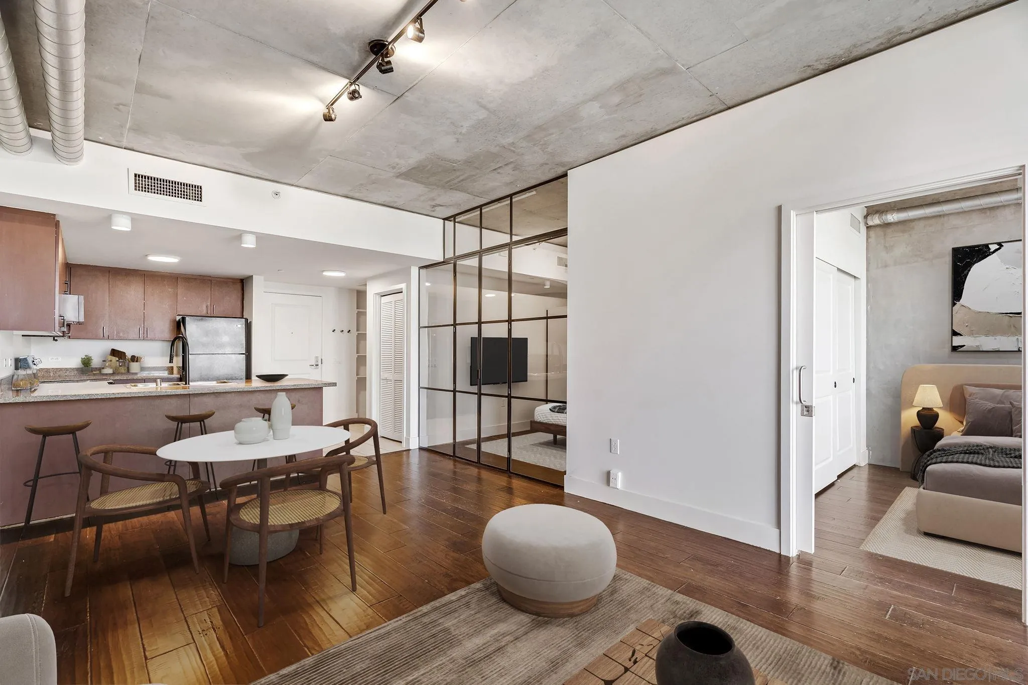 Photo #8: 260018812 Listing: Photo #8