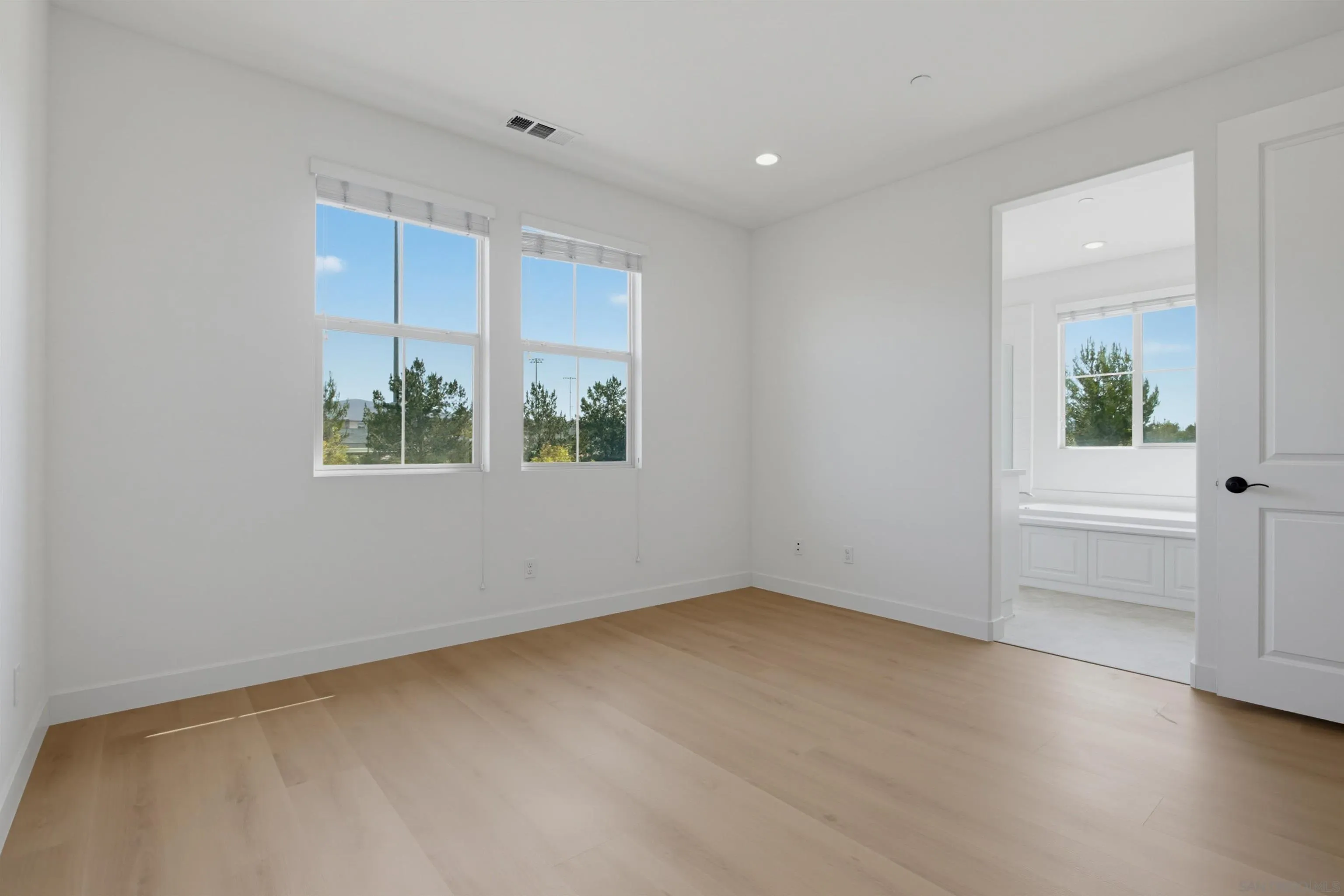 Photo #12: 260018816 Listing: Photo #12