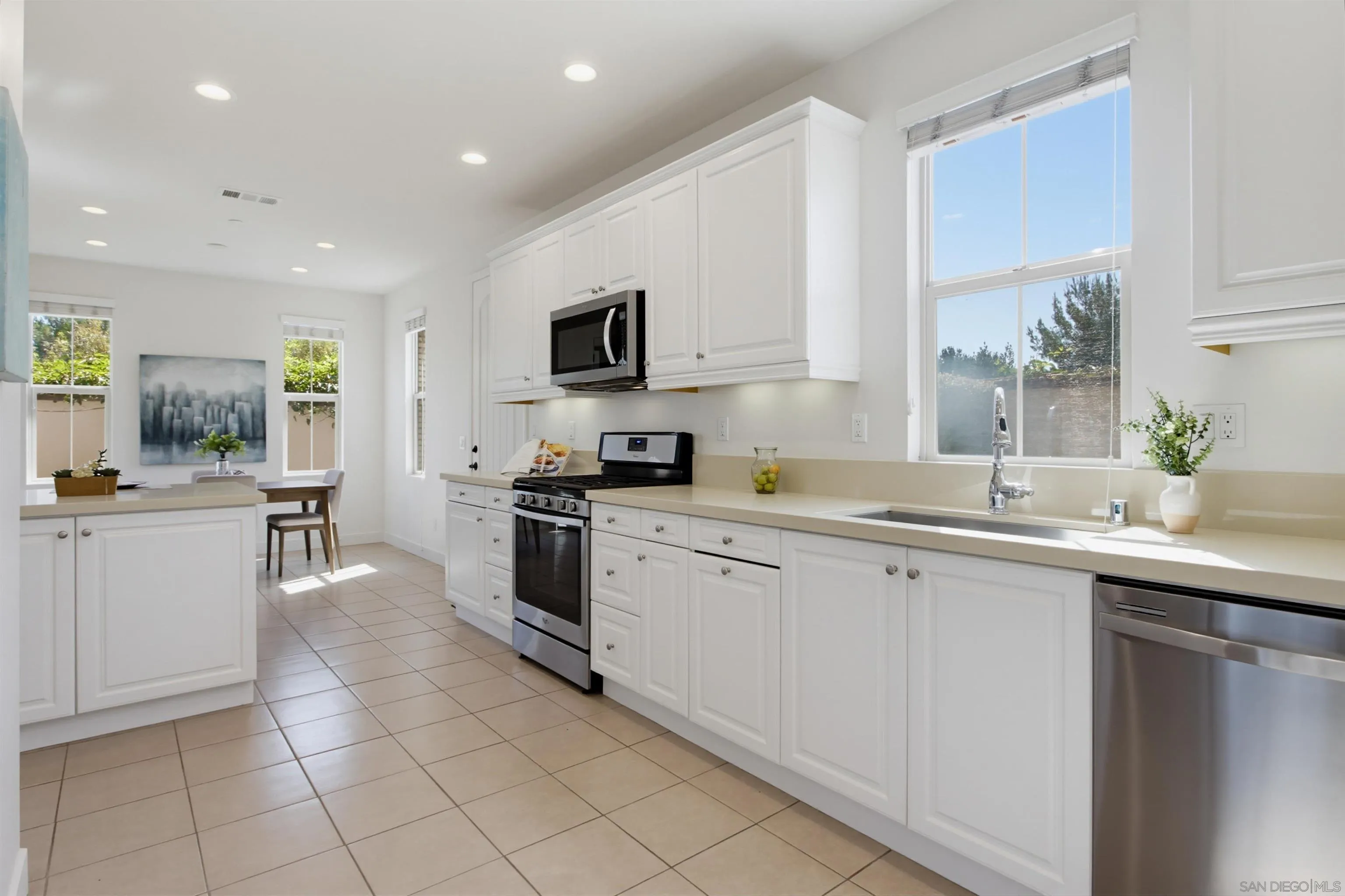 Photo #8: 260018816 Listing: Photo #8