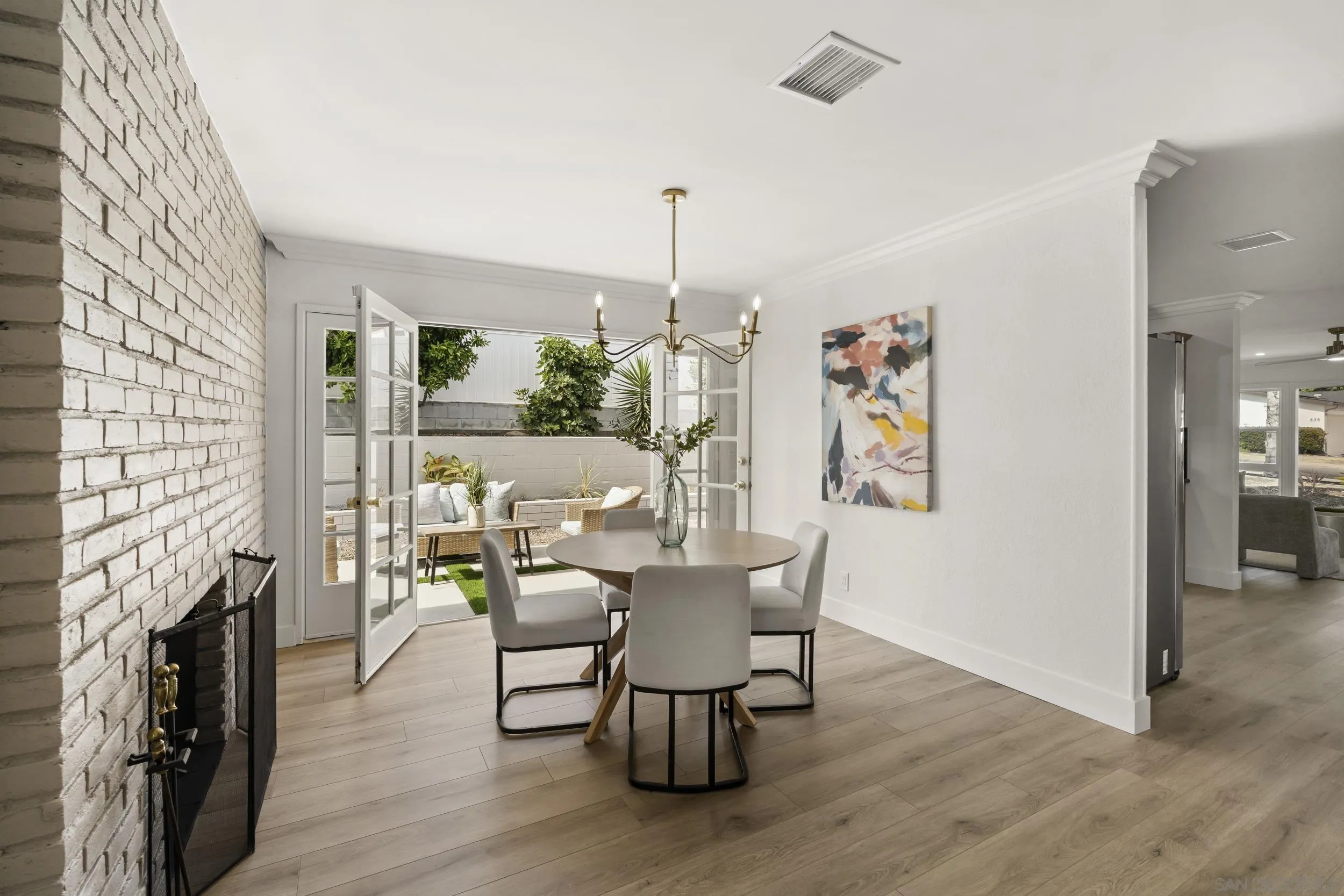 https://cdn.realtyfeed.com/cdn/127/260018817/5ed142ee12360ced6ad49a59e84818bb.webp