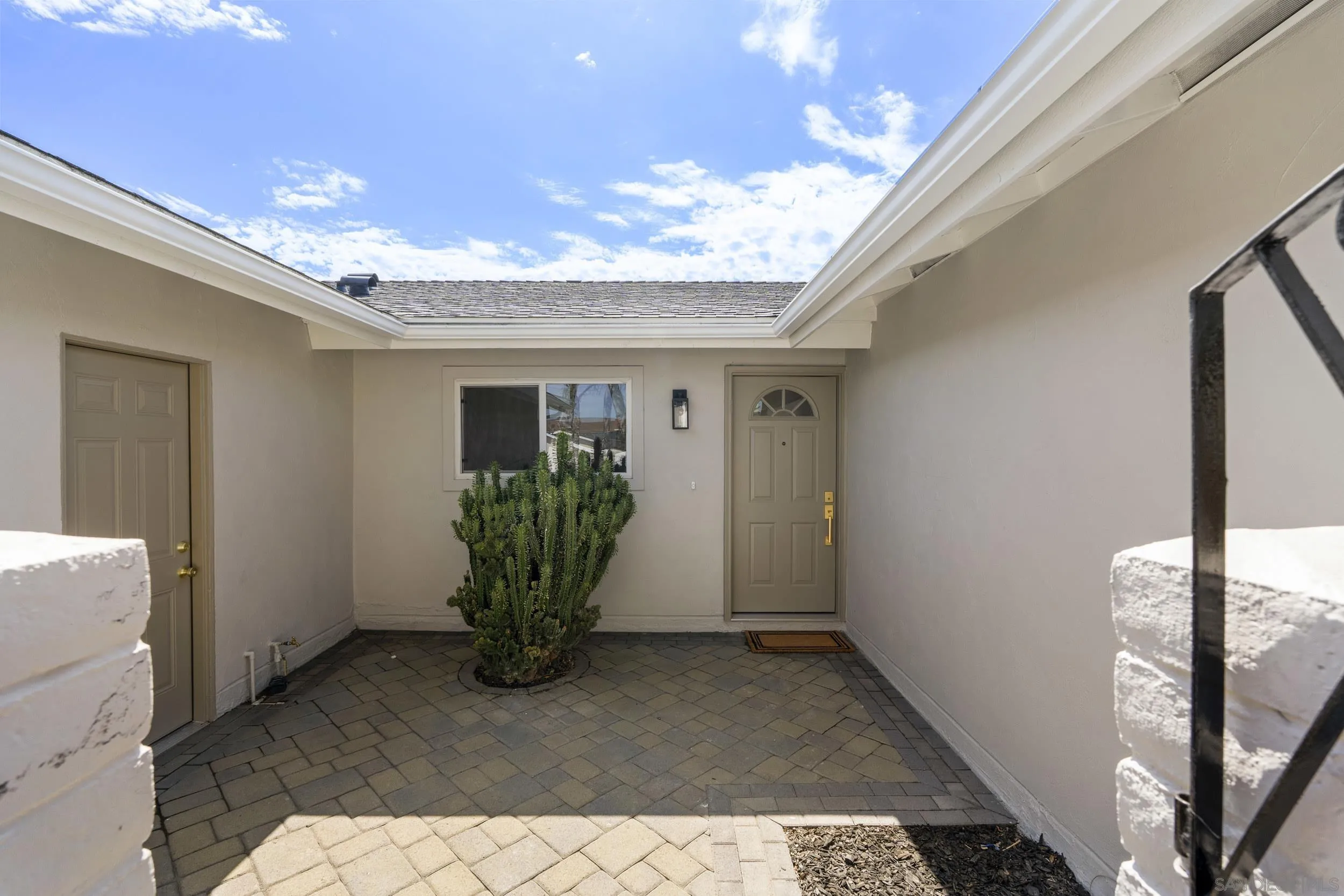https://cdn.realtyfeed.com/cdn/127/260018817/62a63b505a97bf41fd6d7c4c79193038.webp