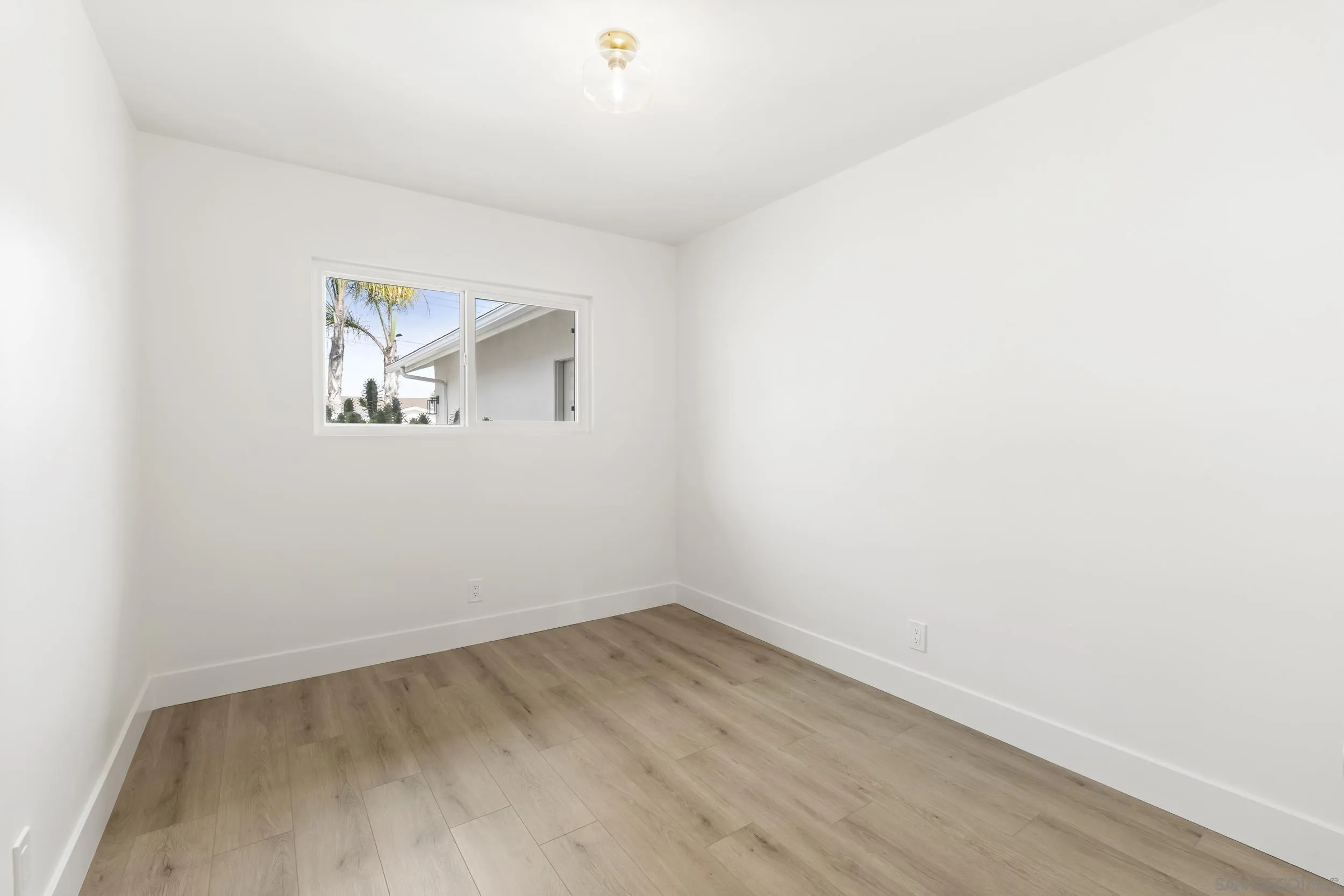 https://cdn.realtyfeed.com/cdn/127/260018817/72cef06cc0fb40c9bc5c43e63e97b5fe.webp