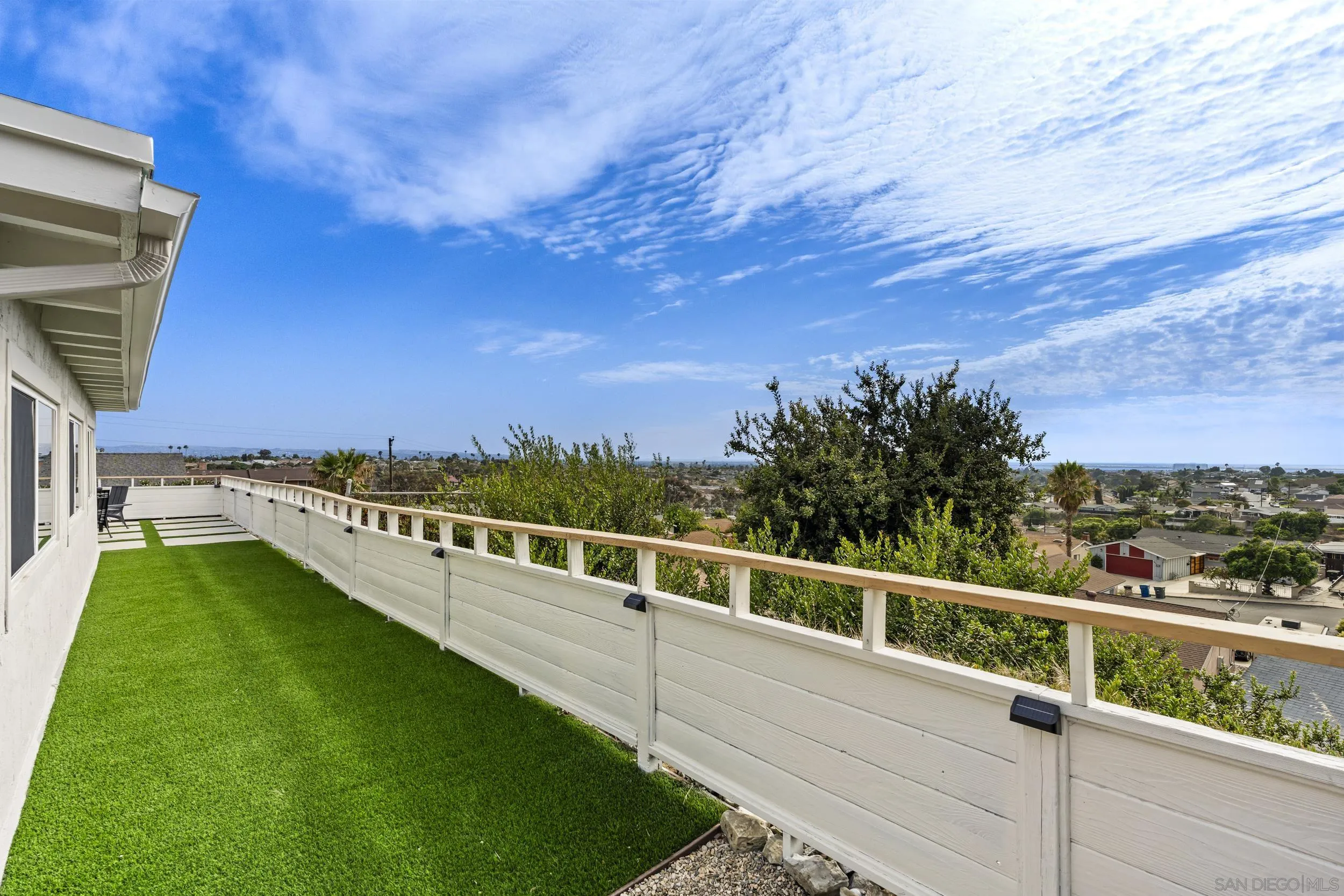 https://cdn.realtyfeed.com/cdn/127/260018817/92c29173f8f6a2cc818f8c37501eb142.webp