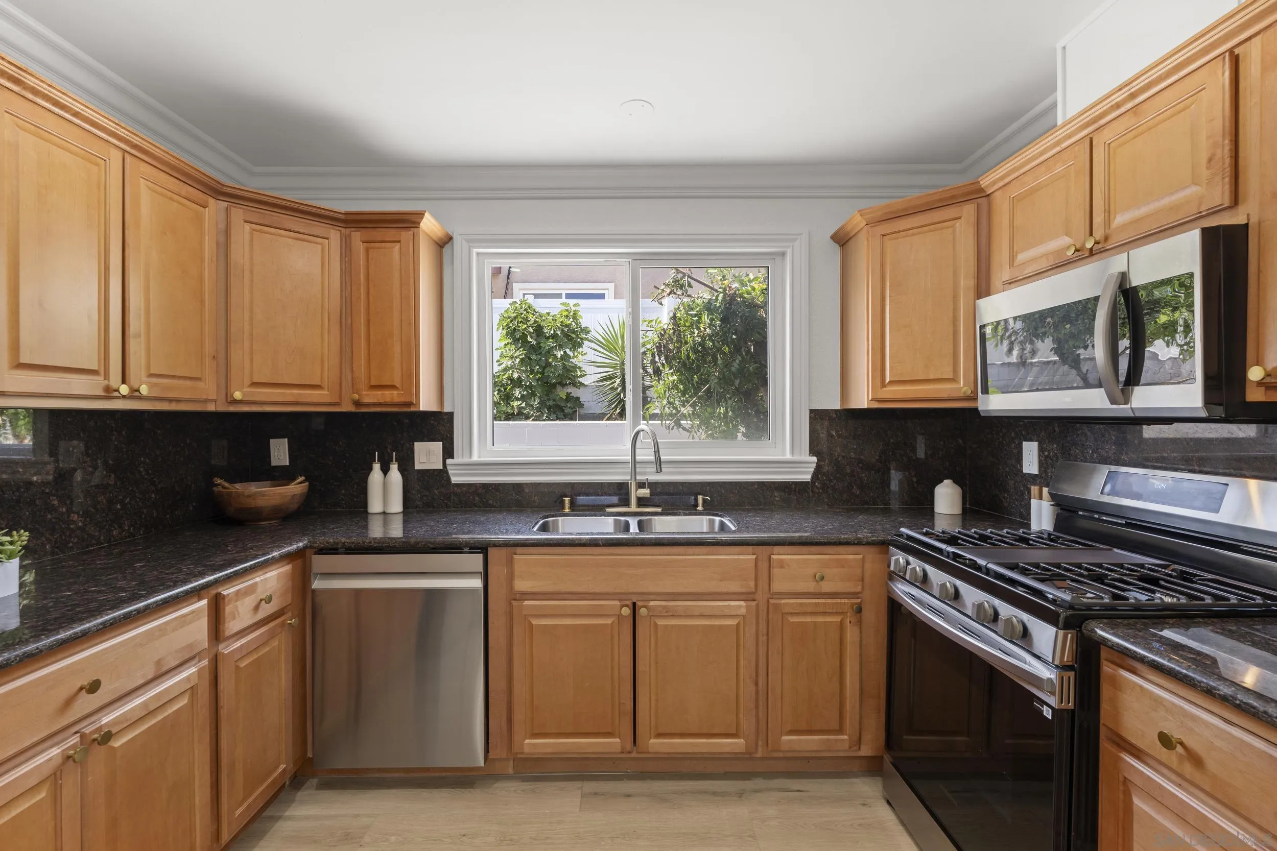 https://cdn.realtyfeed.com/cdn/127/260018817/b170296913b8637951ca5891ac9ee1d2.webp