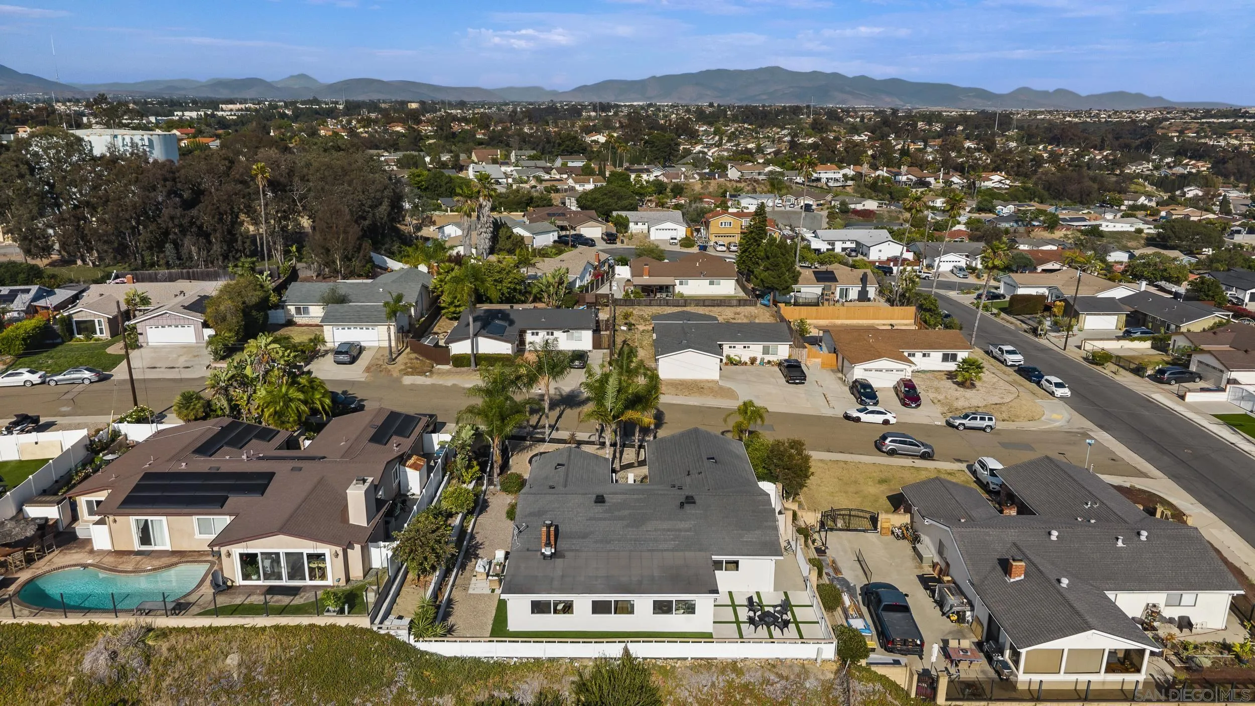 https://cdn.realtyfeed.com/cdn/127/260018817/c4eae056e08b74a062af43aa27af53f1.webp