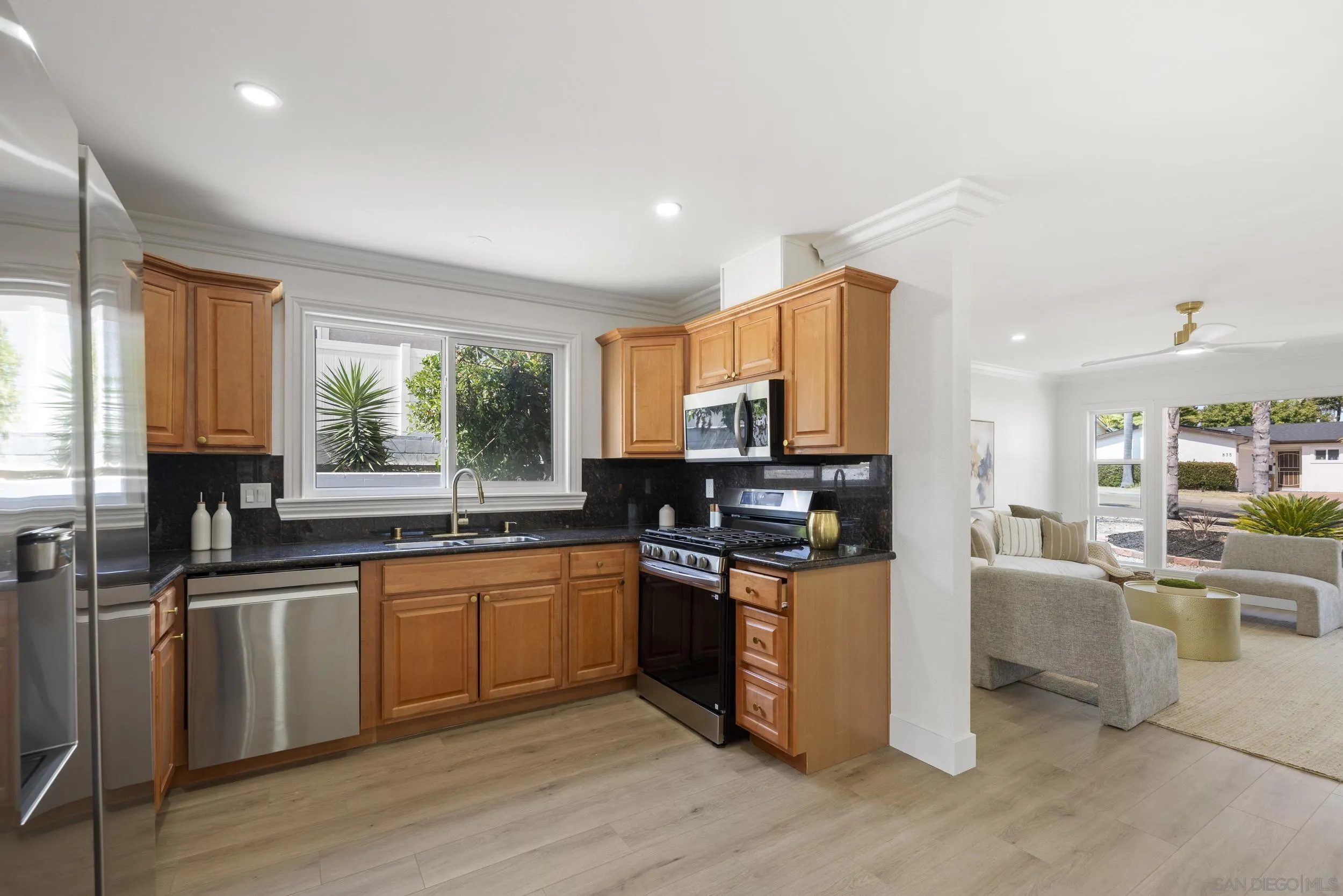 https://cdn.realtyfeed.com/cdn/127/260018817/cf2e17d7100f42068c2f573c69ed0c6d.webp