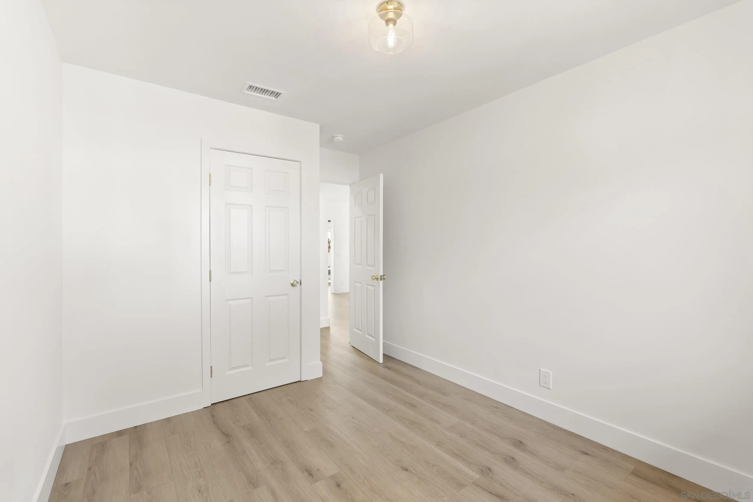 https://cdn.realtyfeed.com/cdn/127/260018817/ff115efb1e0016ff8c9a73a888e828cb.webp