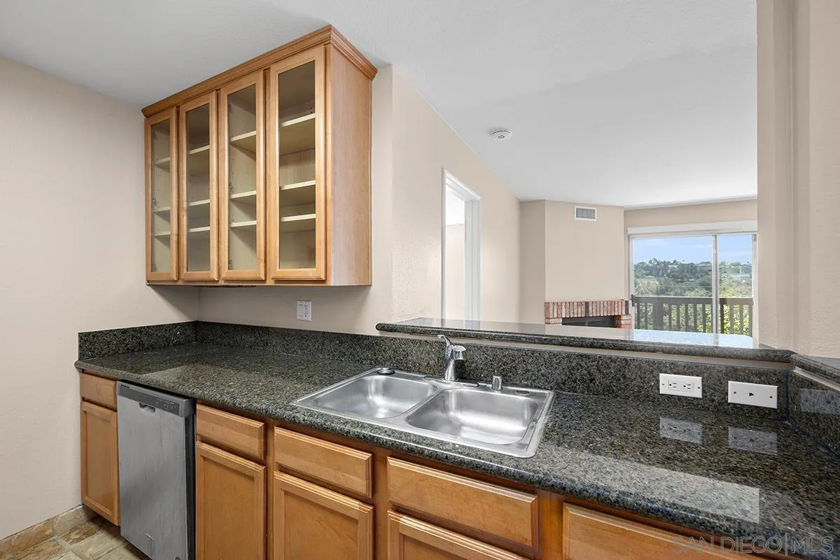 Photo #12: 260018818 Listing: Photo #12