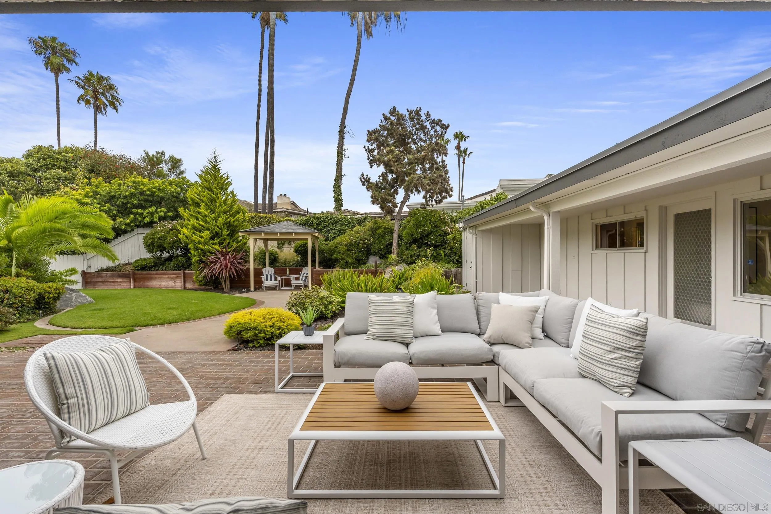 https://cdn.realtyfeed.com/cdn/127/260018820/766904a9b4b84dbbba43d31519c72441.webp