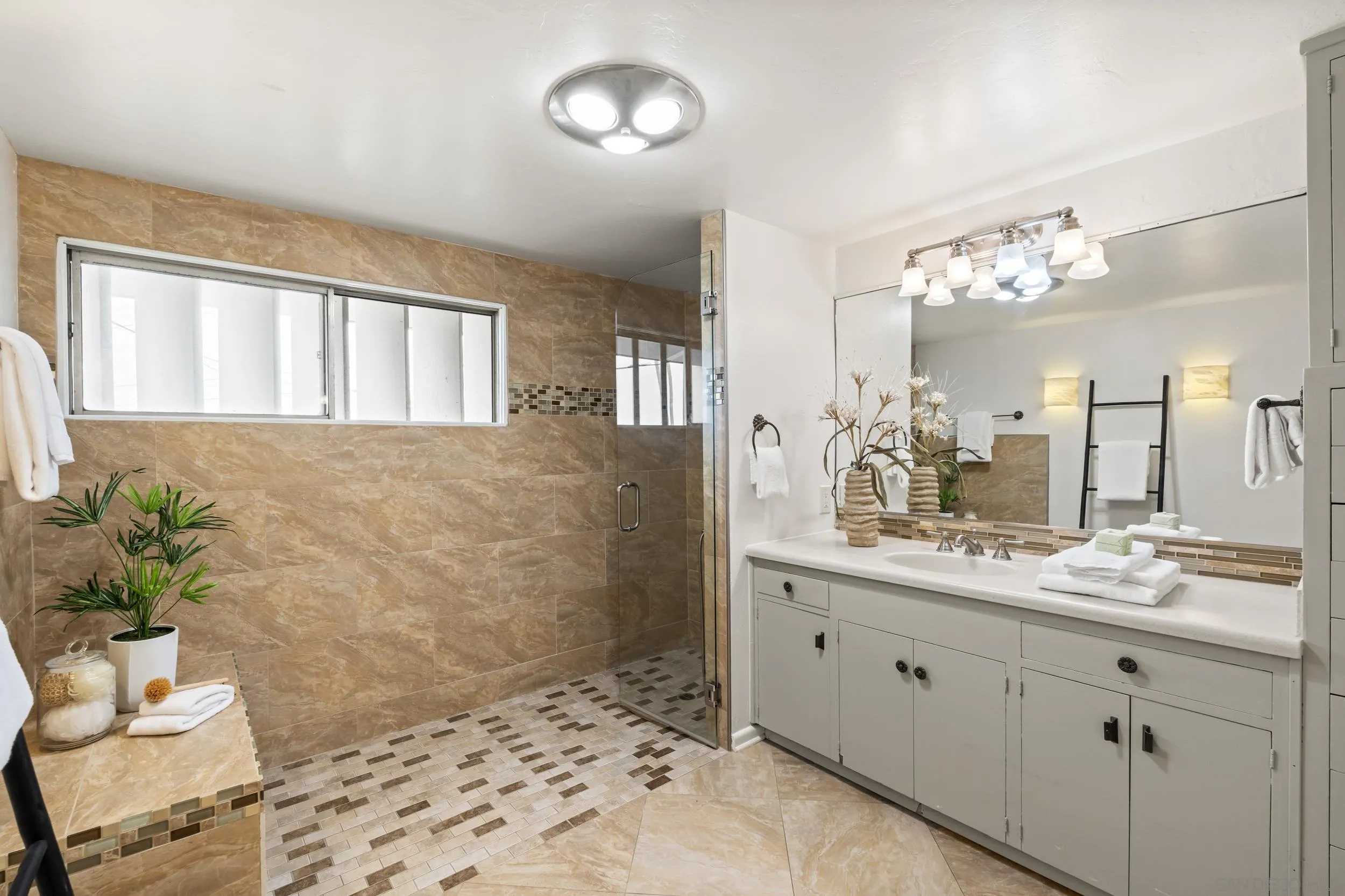 https://cdn.realtyfeed.com/cdn/127/260018820/80ffdcb58b0c32605fe7d0d680424751.webp