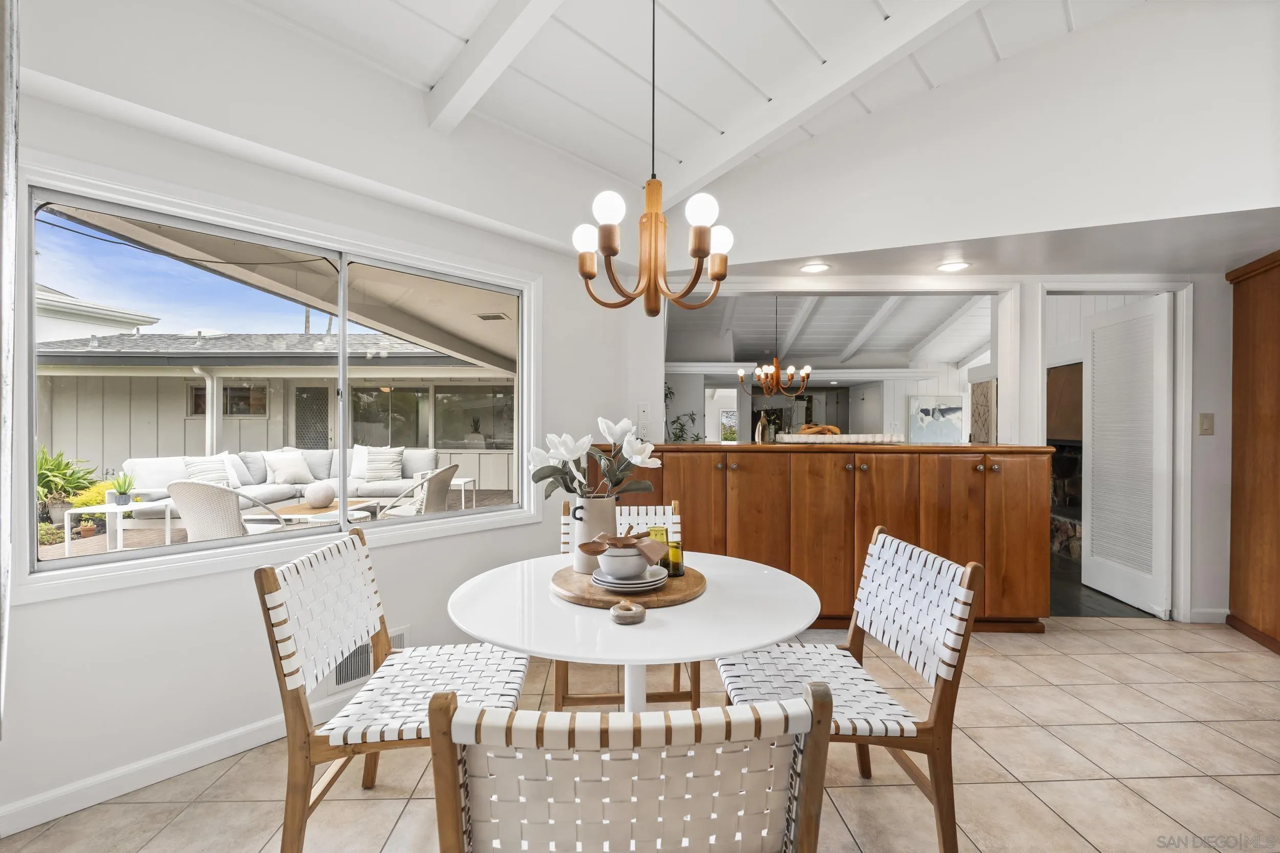 https://cdn.realtyfeed.com/cdn/127/260018820/952c8072a89165fb8aabe04cf8136e8c.webp